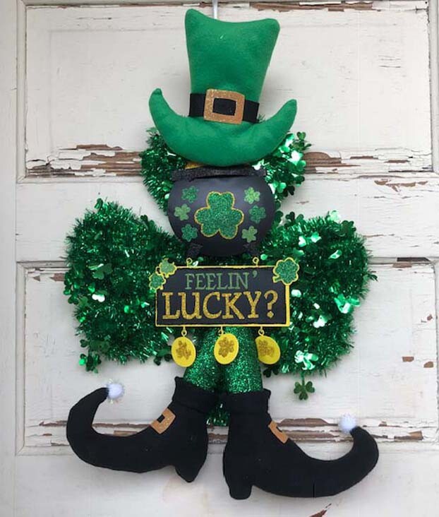 AGD St Patricks Decor - Green Tinsel Feeling Lucky Leprechaun Wreath