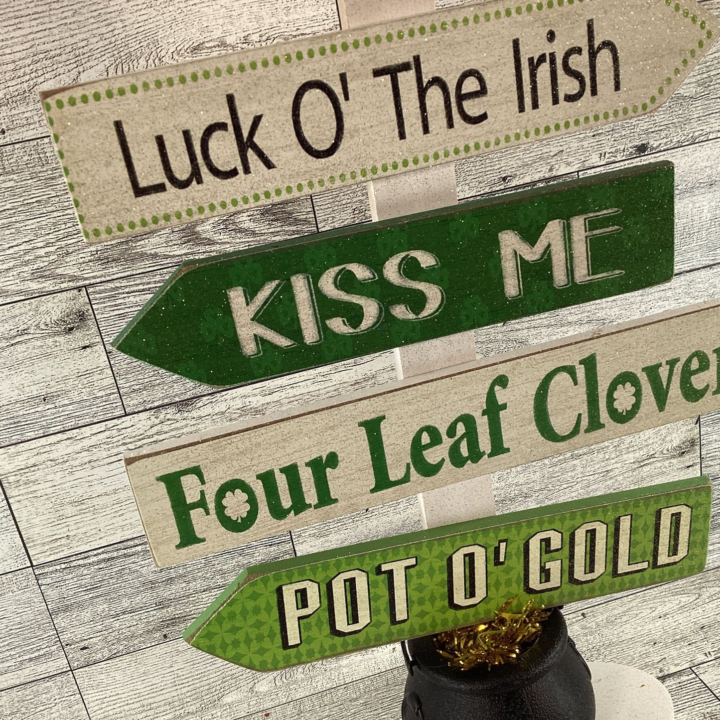 AGD St Patrick's Decor  – Irish Kiss Me Pot of Gold Directional Sign Display