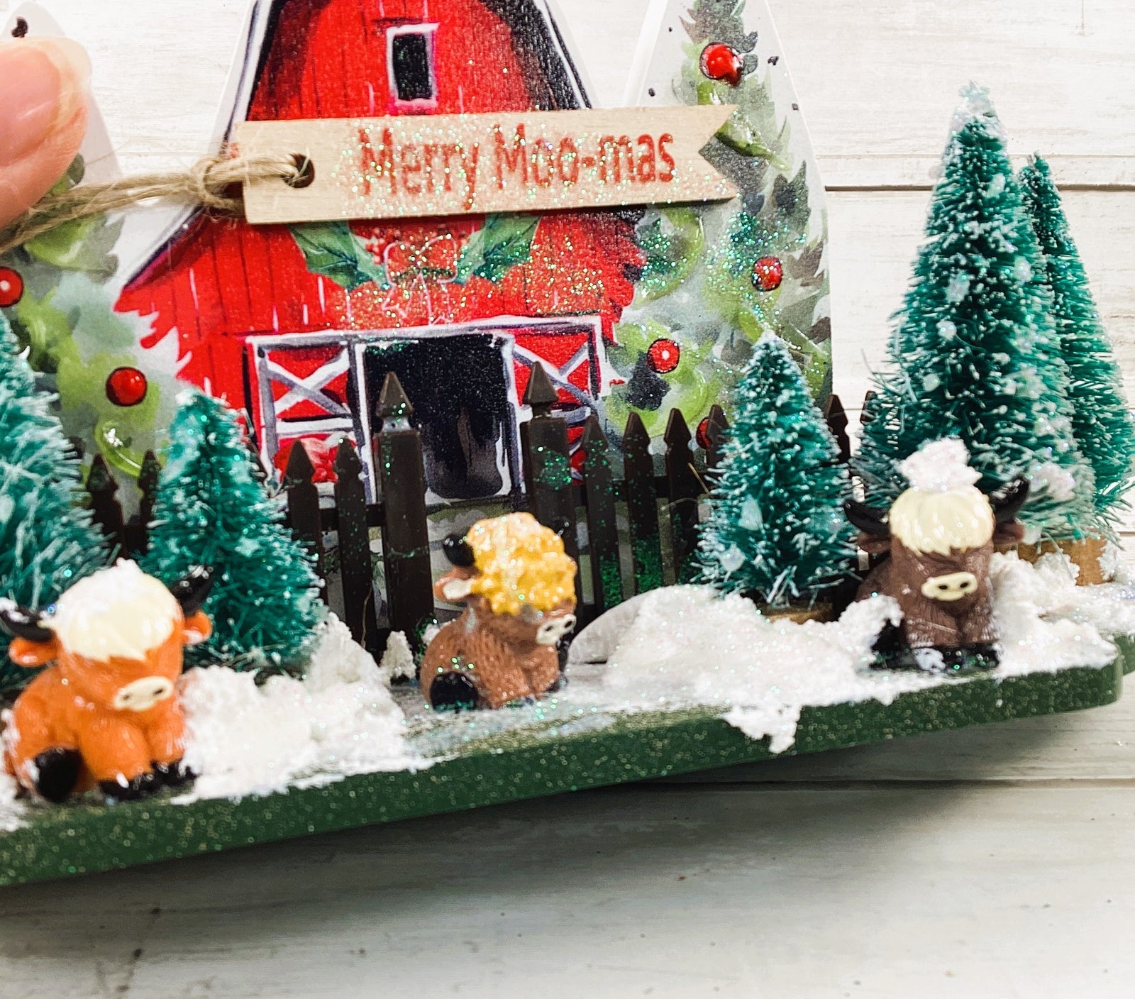 AGD Christmas Decor - Highland Scottish Cow Farmhouse Wood Barn