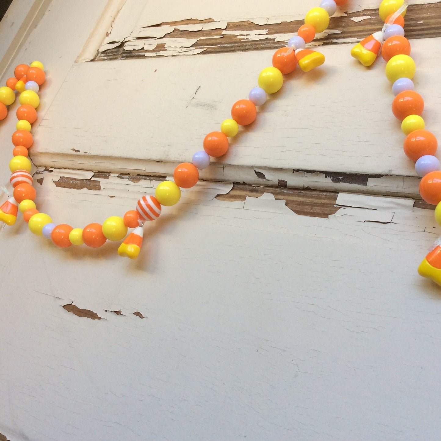 AGD Halloween Decor – Candy Corn Chunky Bead String Garland