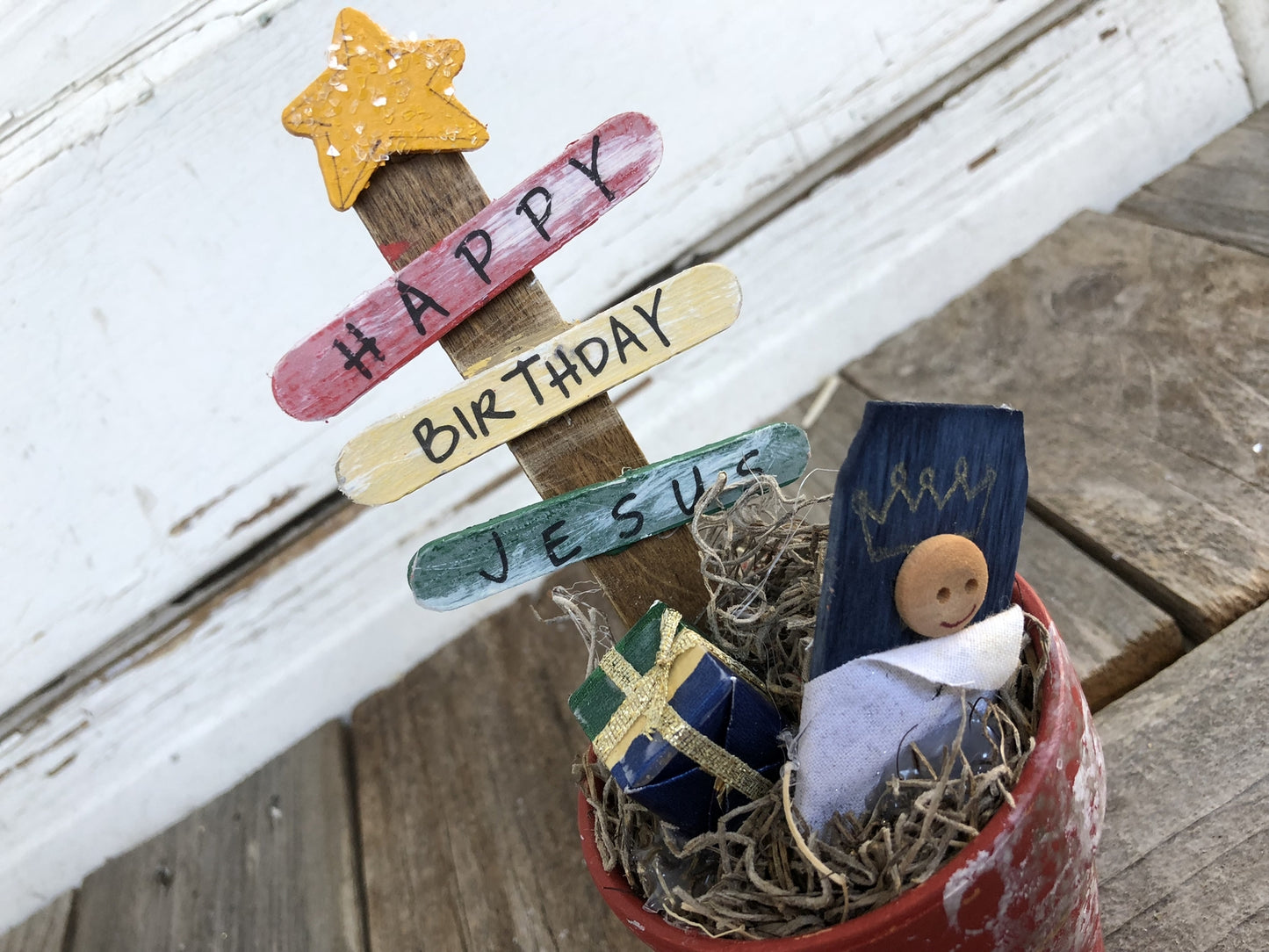 AGD Christmas Decor – Prim Miniature Nativity Tin Display