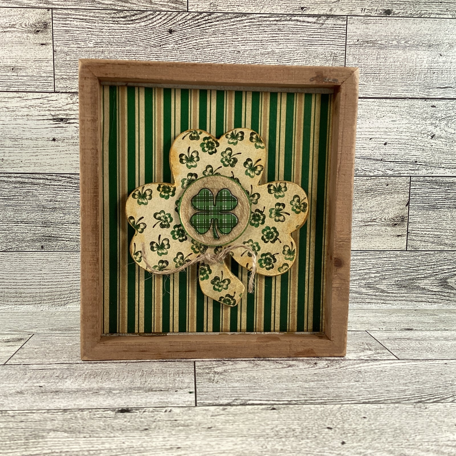 St Patrick's Decor - Primitive Irish Shamrock Clover Inset Sign