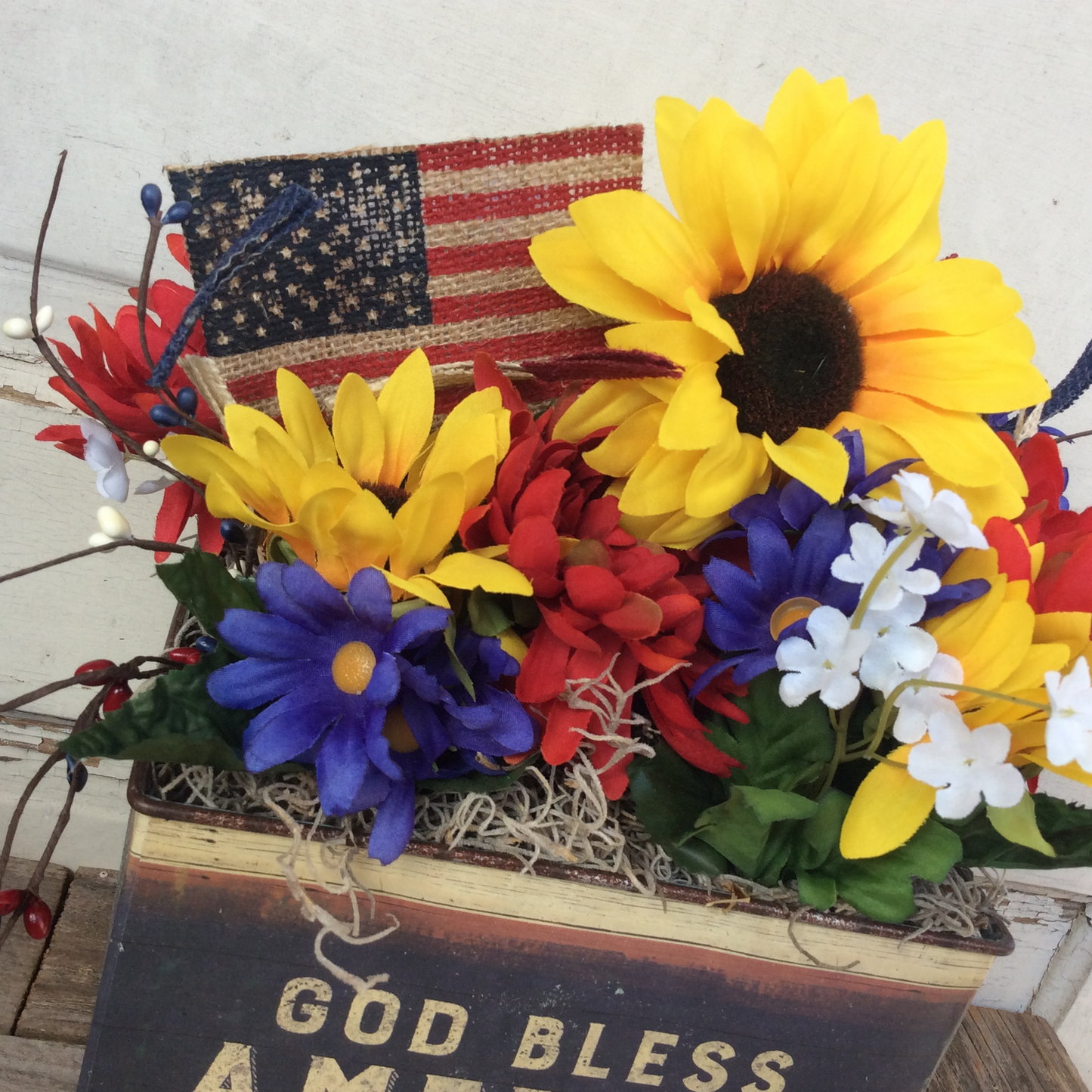 AGD Patriotic Decor - God Bless America Prim Sunflower Centerpiece