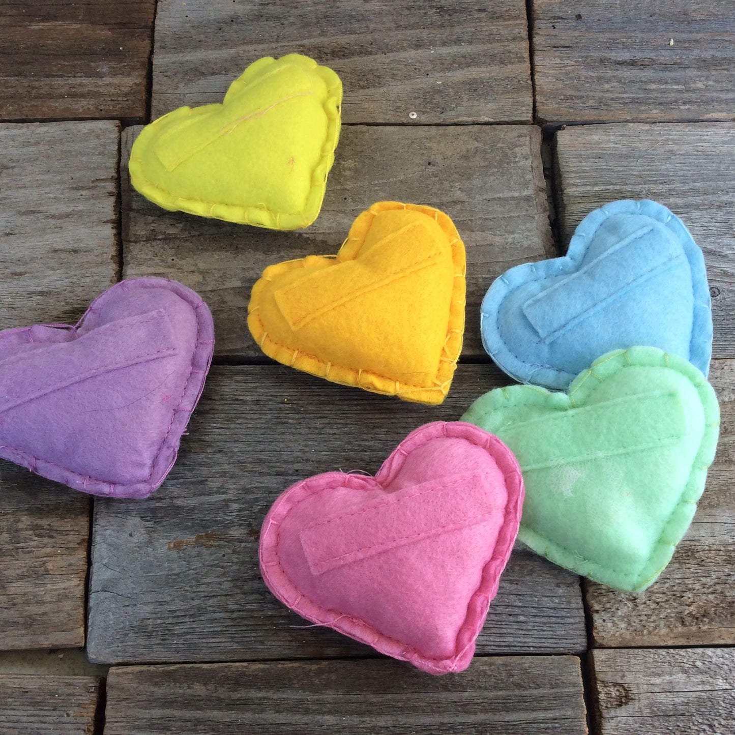 AGD Valentines Decor - Small Scatter Felt Hearts 6pc Set