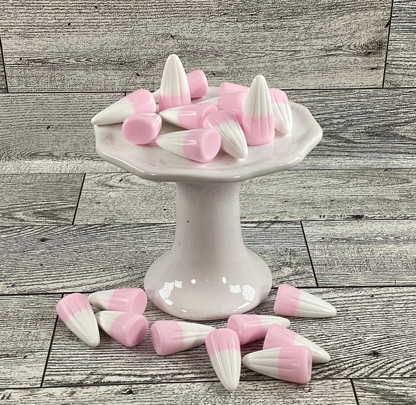 AGD Craft Supply - Realistic Artificial FAKE Resin Pastel Pink White Candy Corn