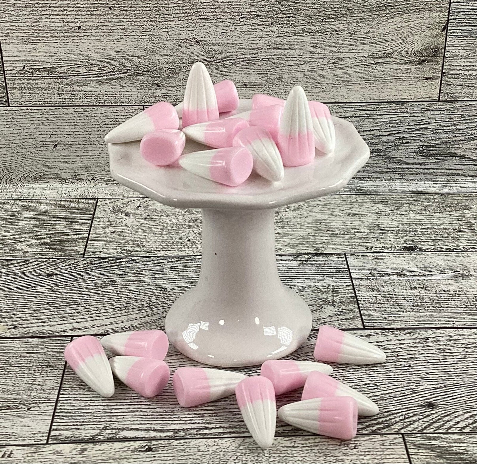 AGD Craft Supply - Realistic Artificial FAKE Resin Pastel Pink White Candy Corn