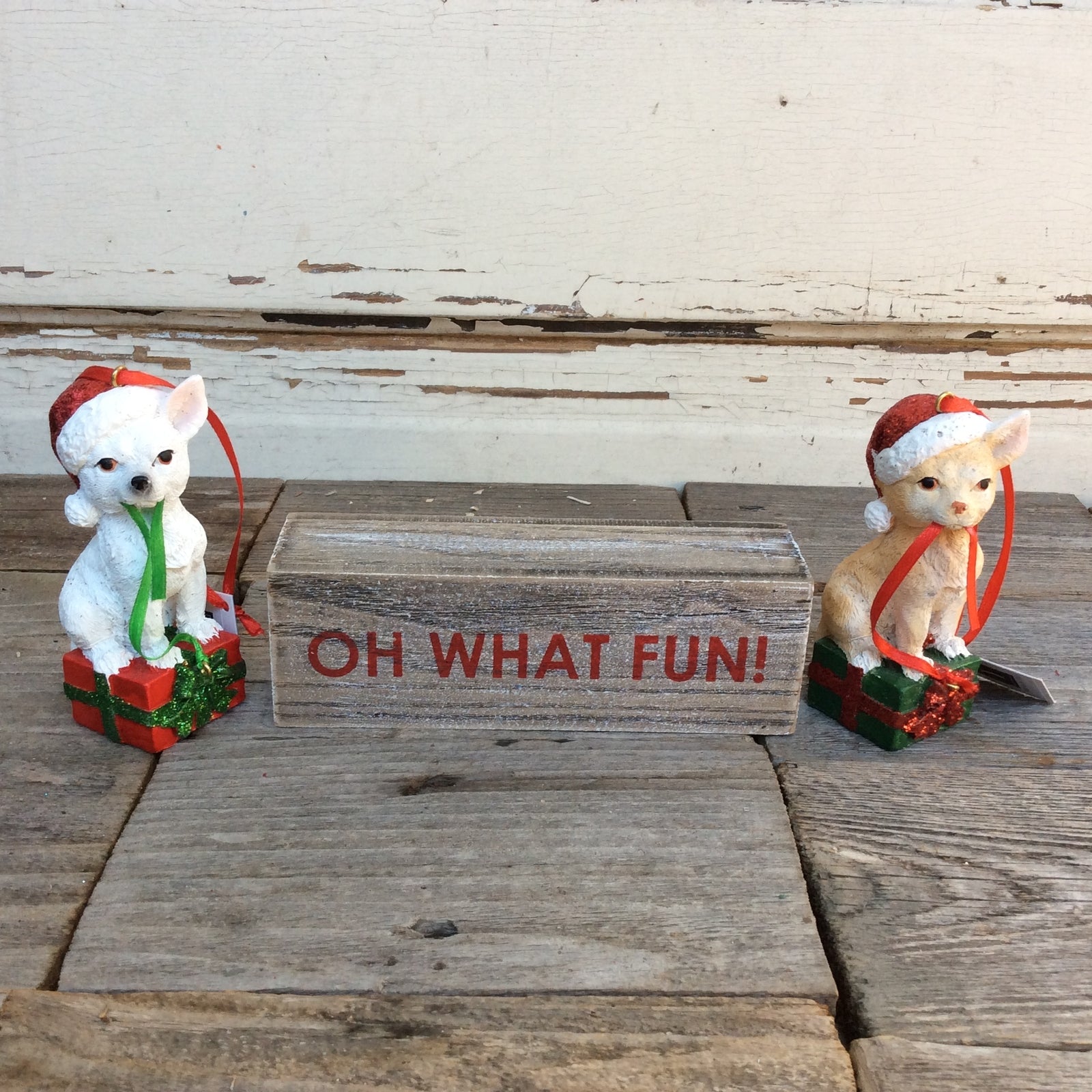 AGD Christmas Decor - Oh What Fun! Prim Resin Cats In Hats Display