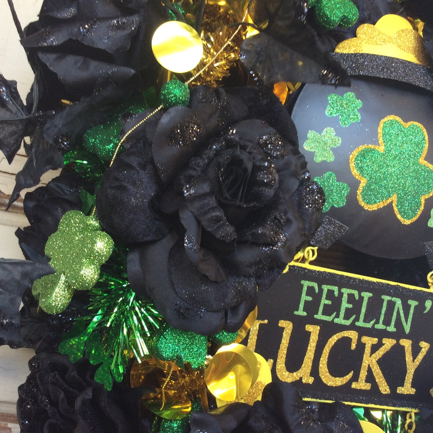 AGD St Patricks Decor - Black Rose Feeling Lucky Pot of Gold Wreath