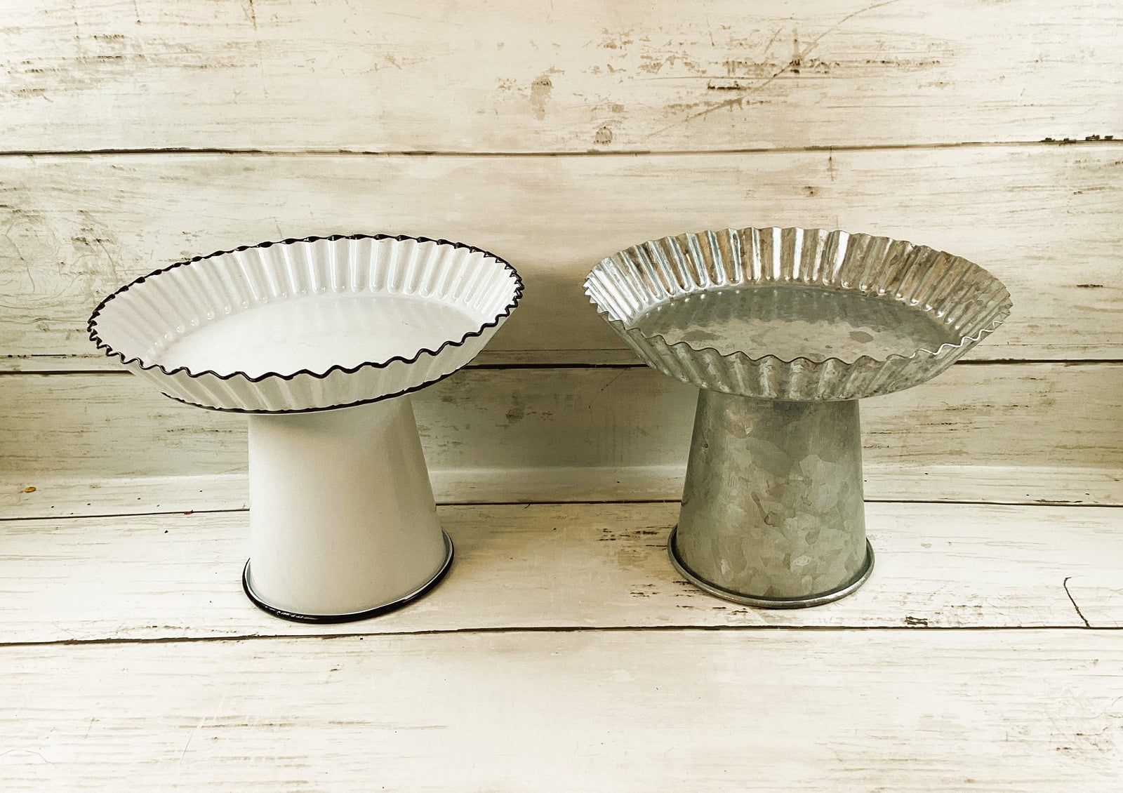 HL Home Decor - Galvanized Tin Metal Scalloped Cupcake Tier Tray Riser Stand