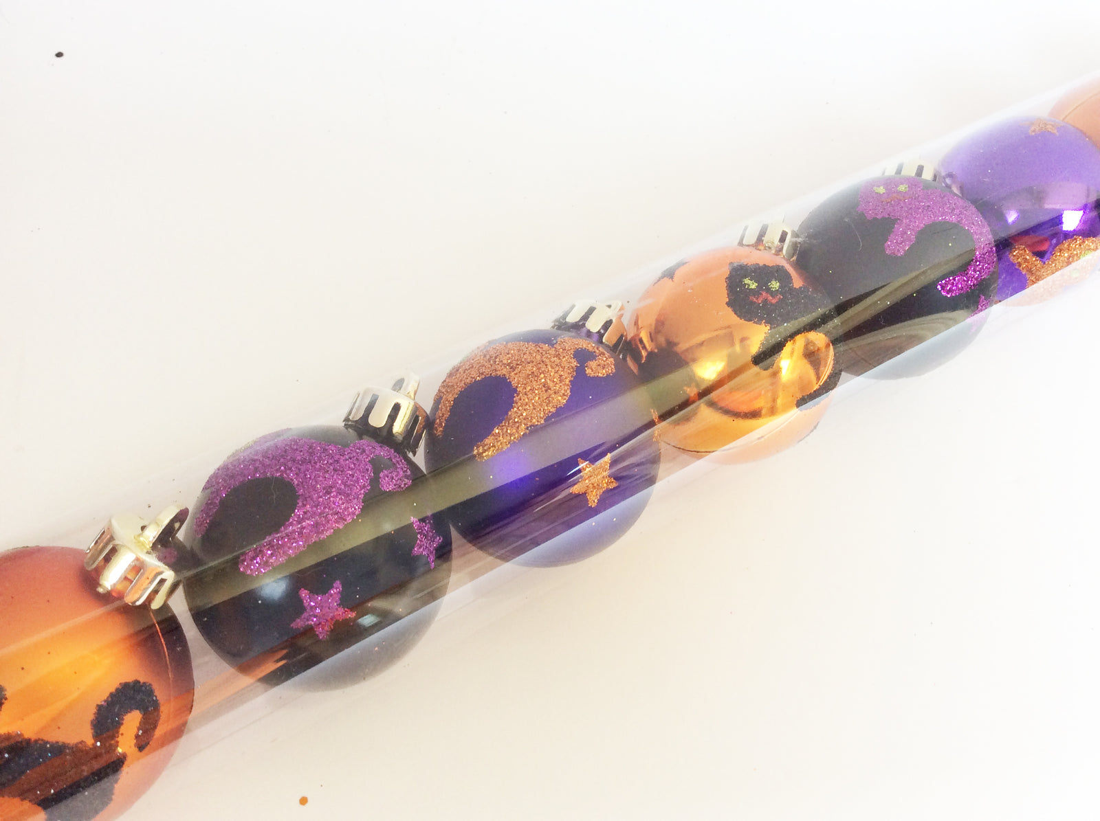 Darice Halloween Decor - Plastic Glitter Ornaments 45mm 8pc Set (Skeleton)