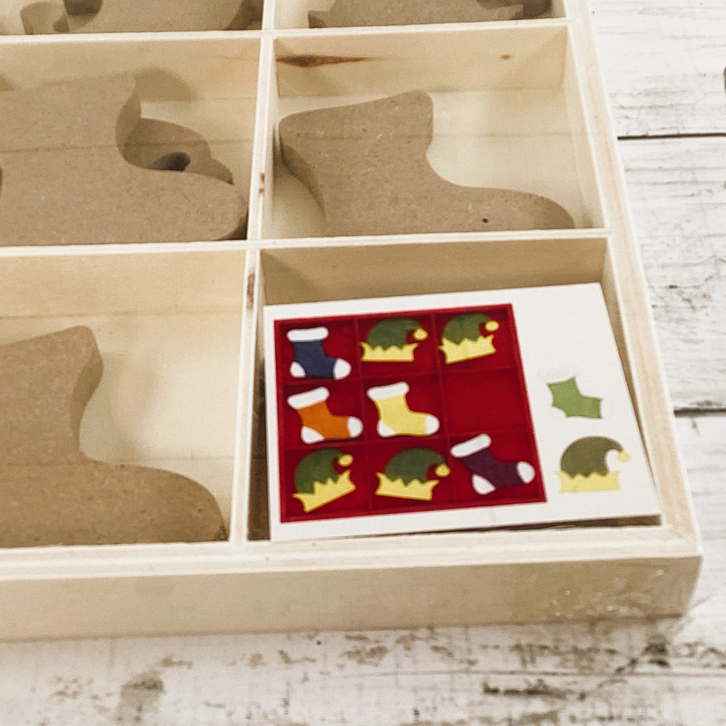 DT Christmas Craft - DIY Tic Tac Toe Game Elf Hats Boots