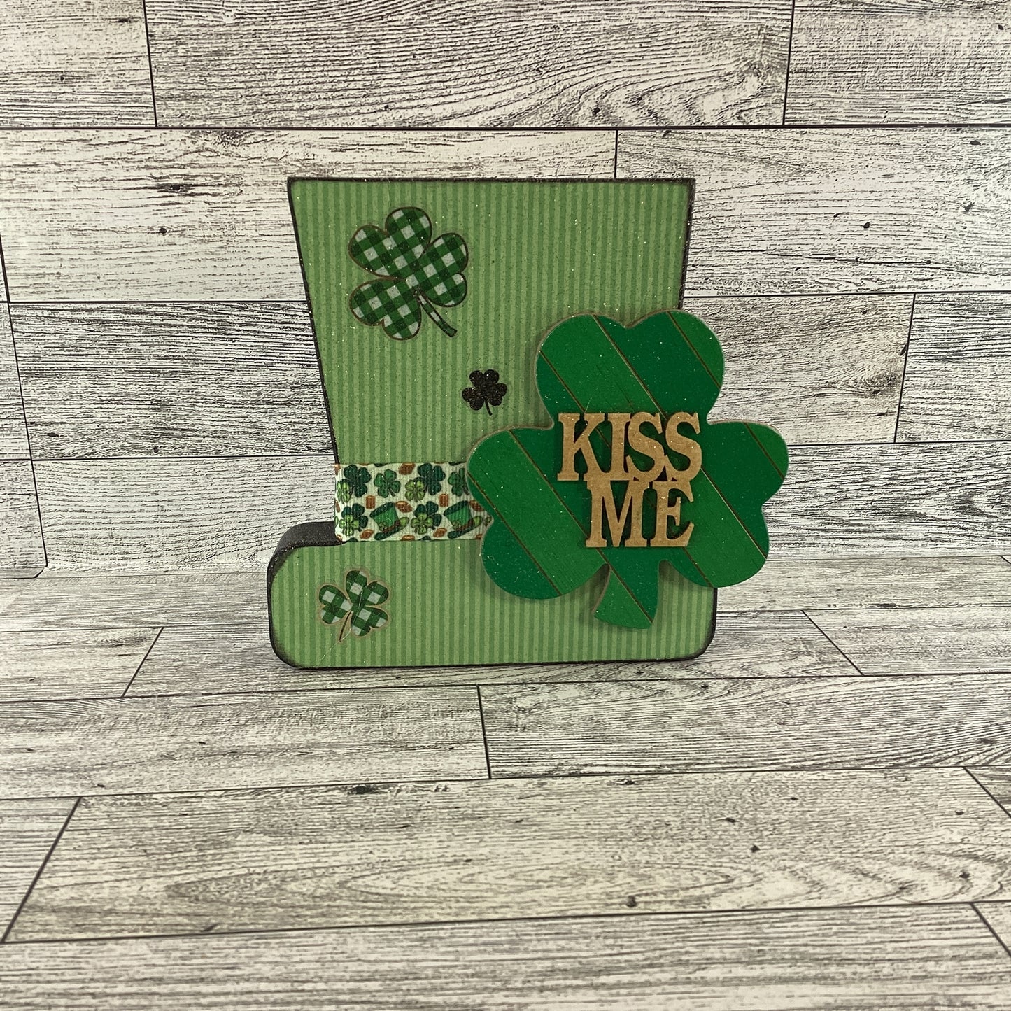 AGD Saint Patrick Decor - Kiss Me Chunky Wood Leprechaun Top-hat Sitter