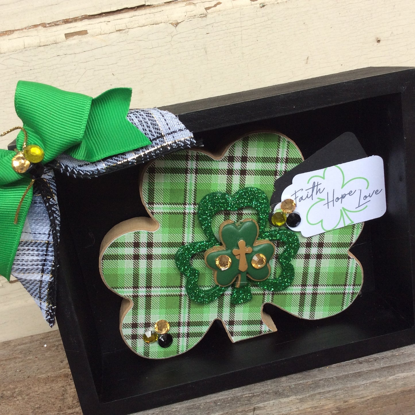 AGD St Patrick's Decor - Faith Hope Love Chunky Shamrock Sign