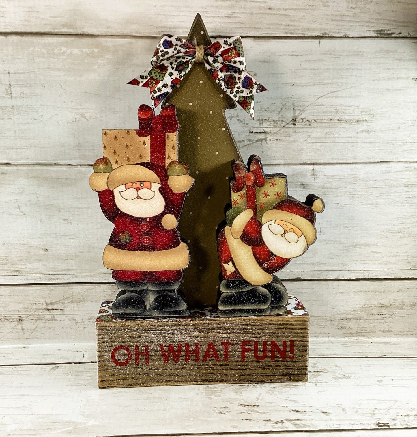 AGD Christmas Decor - Farmhouse Oh What Fun Santa with Gifts Tree 2pc Set
