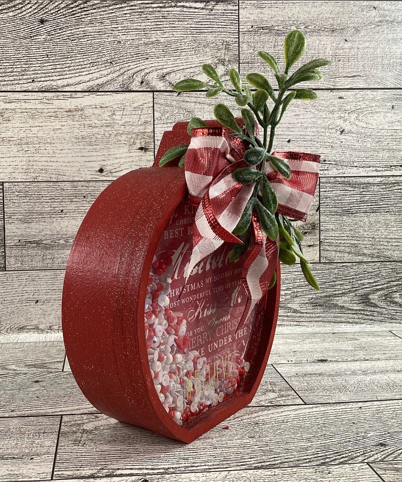 AGD Christmas Decor - Mistletoe Ornament Chunky Wood Dry Snow Shaker