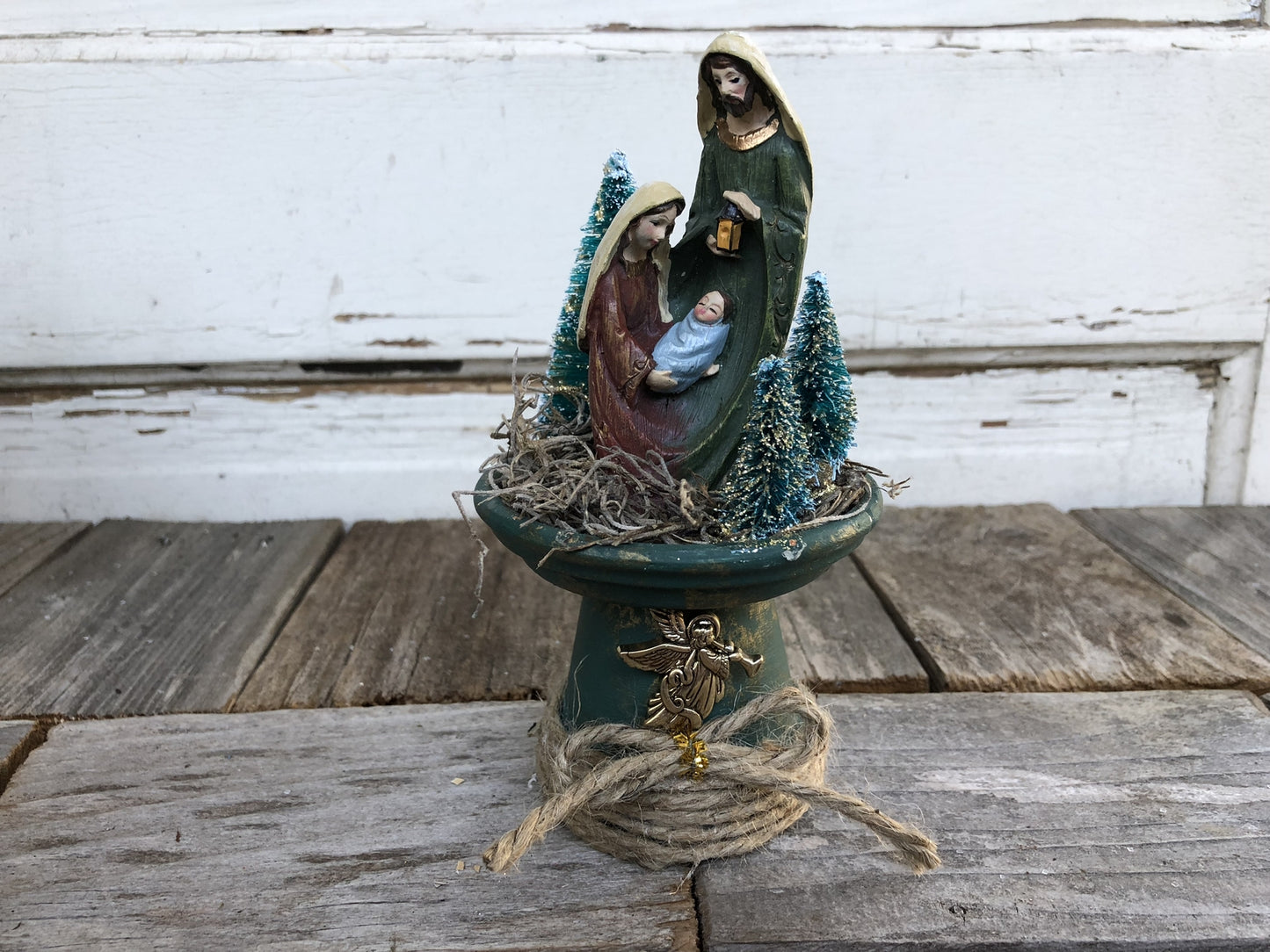 AGD Christmas Decor – Prim Miniature Nativity Tin Display