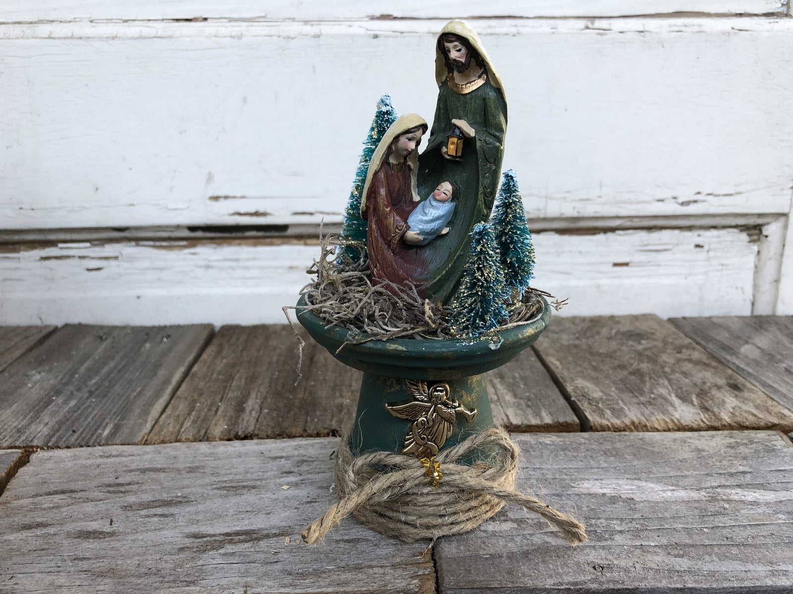 AGD Christmas Decor – Prim Miniature Nativity Tin Display