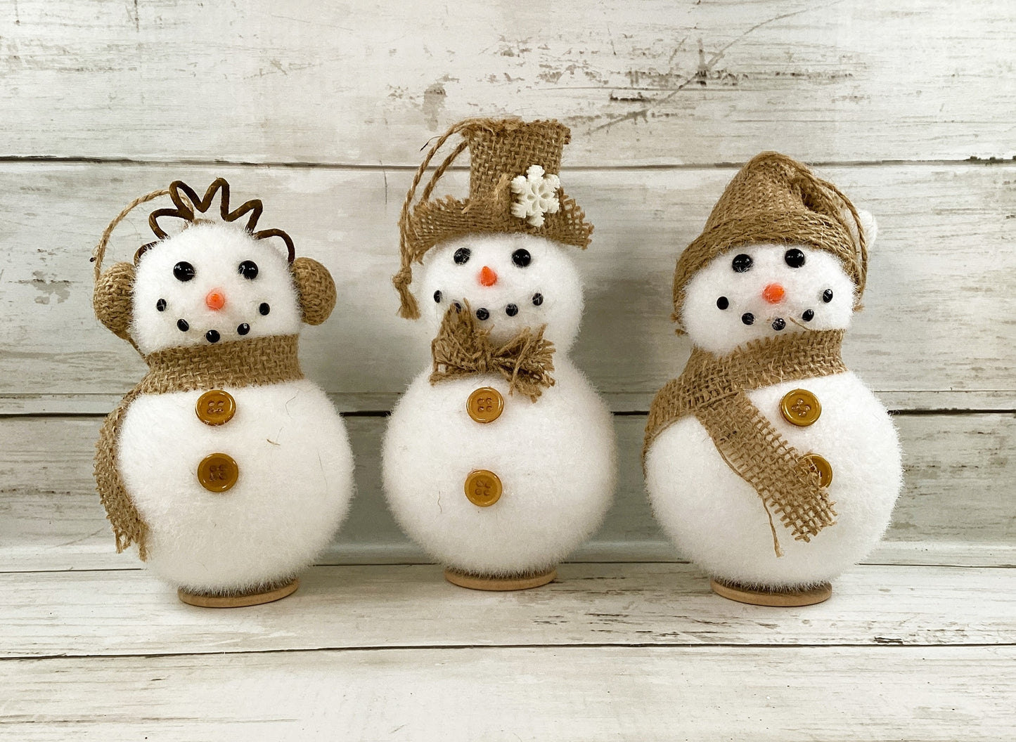 AGD  Christmas Decor - Chippy Wood Feeling Frosty Snowmen 6pc