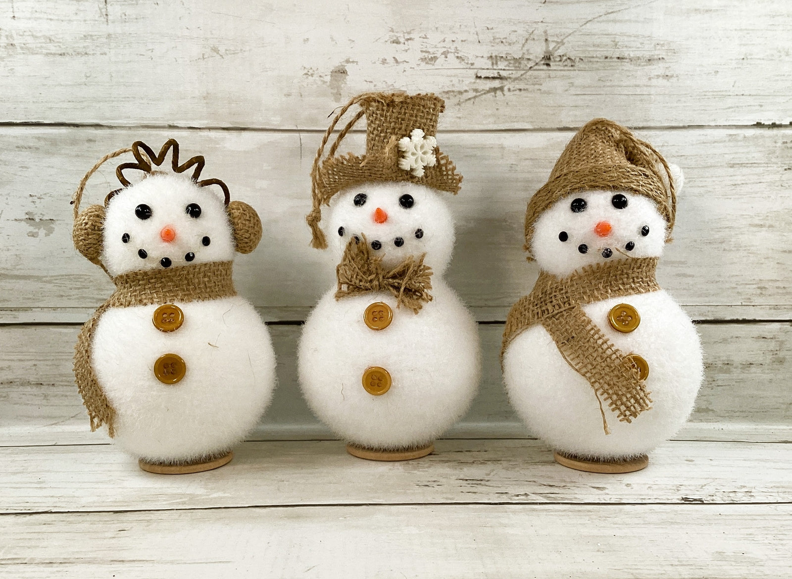 AGD  Christmas Decor - Chippy Wood Feeling Frosty Snowmen 6pc