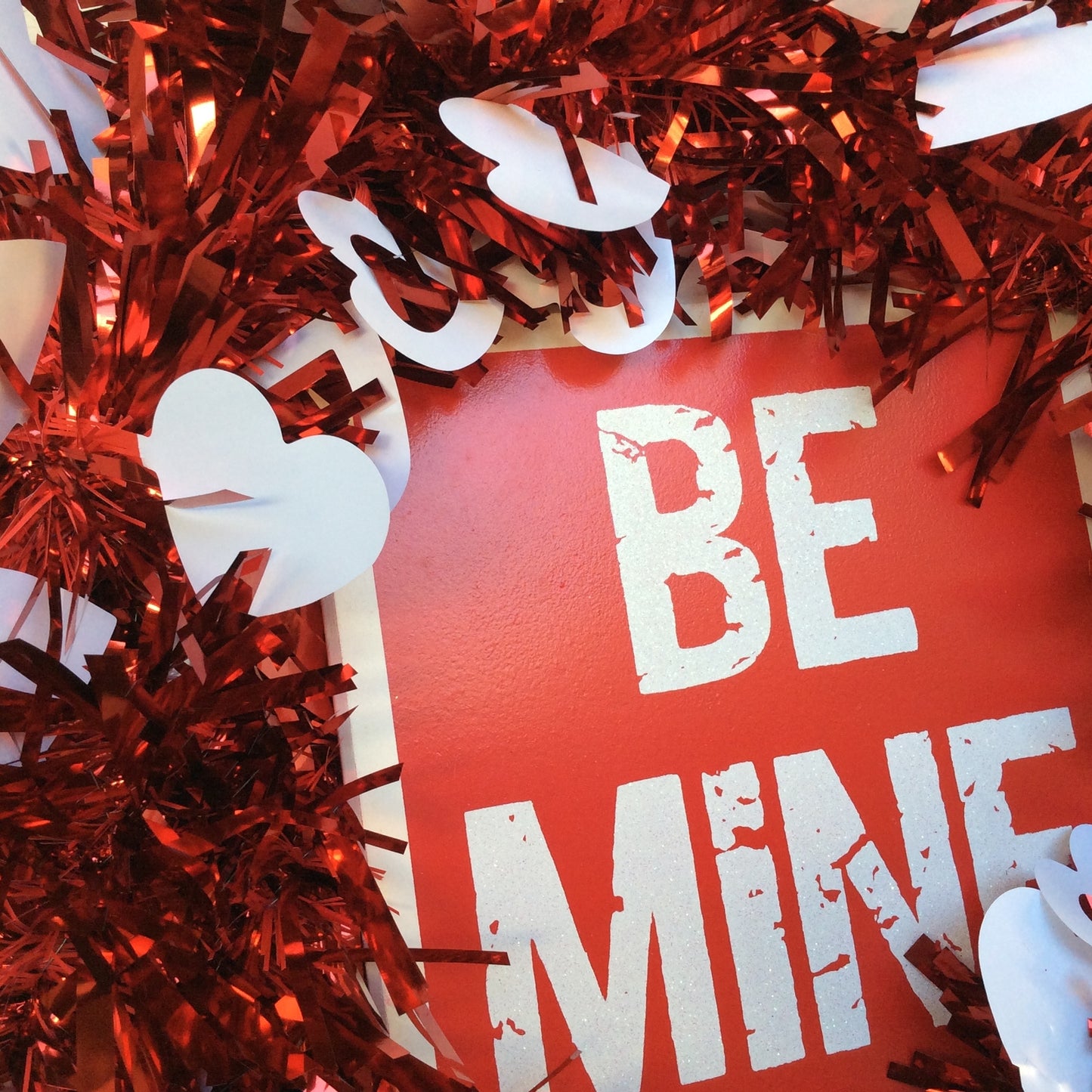 AGD Valentines Decor - Red White Be Mine Tinsel Wreath