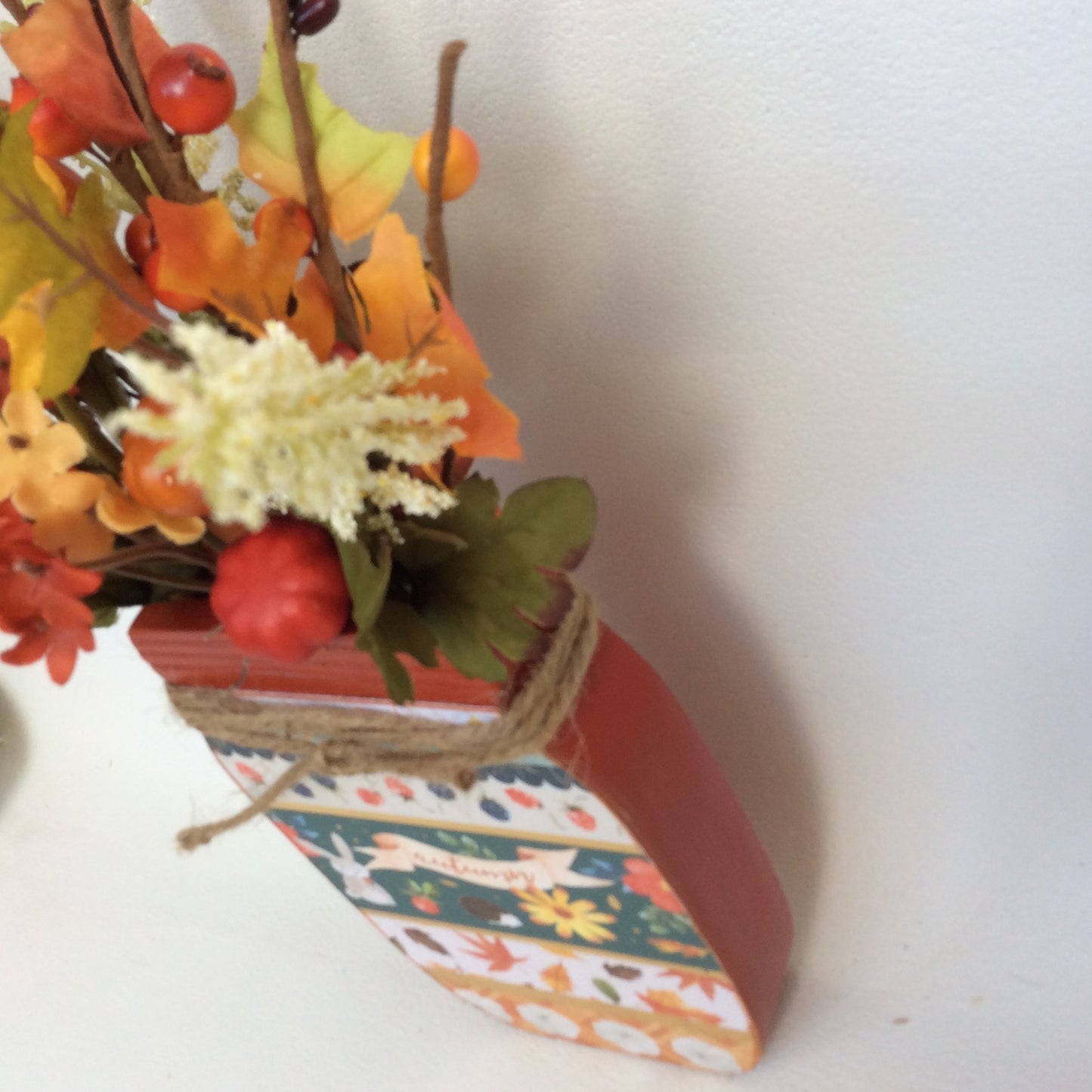 AGD Fall Decor - Autumn Critters Floral Wood Mason Jar Display