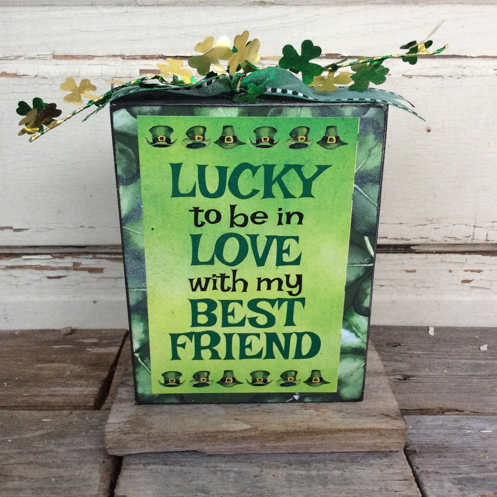 AGD Saint Patrick's Decor  – Lucky Love Friend Box Sign