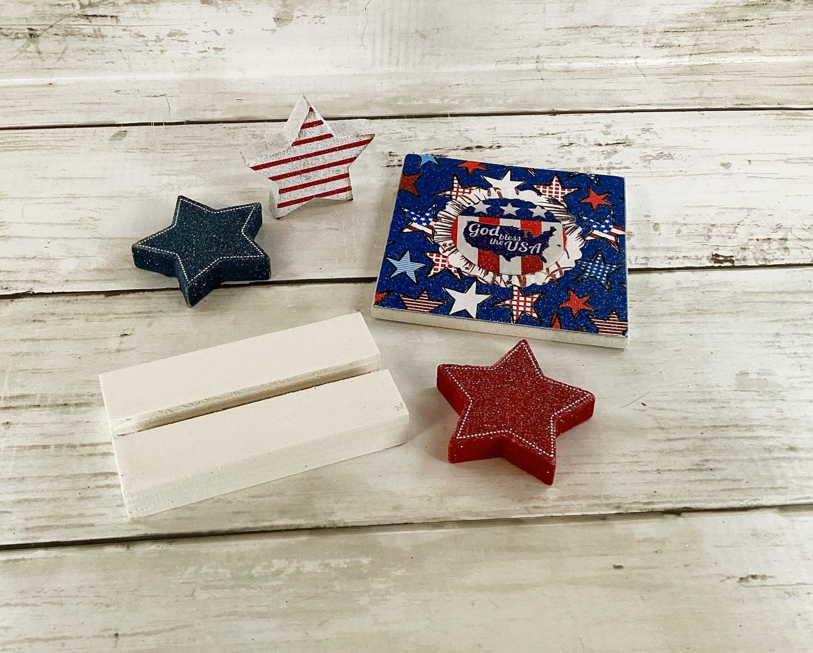 AGD Patriotic Decor -July 4th God Bless USA Tier Tray Sign & Stars