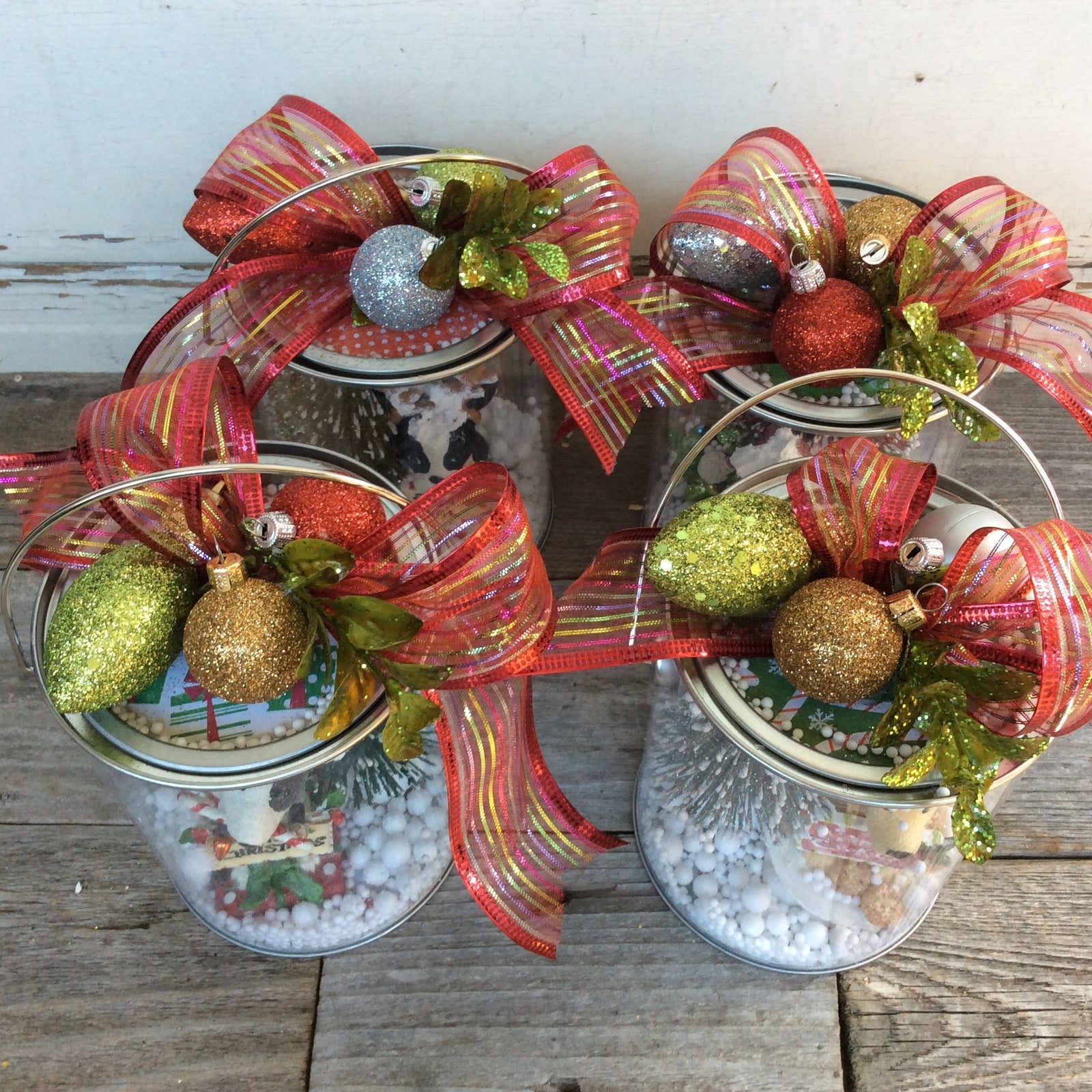 AGD Christmas Decor – Resin Naughty Puppy Dog Dome Pail Display 4pc