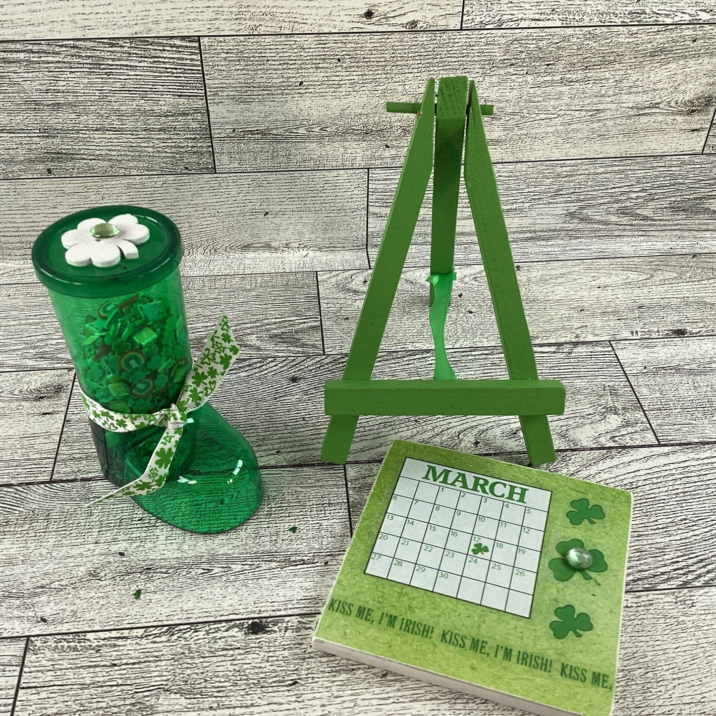 AGD St Patricks Day Decor - March 17th Mini Easel Sign Boot Shaker 2pc