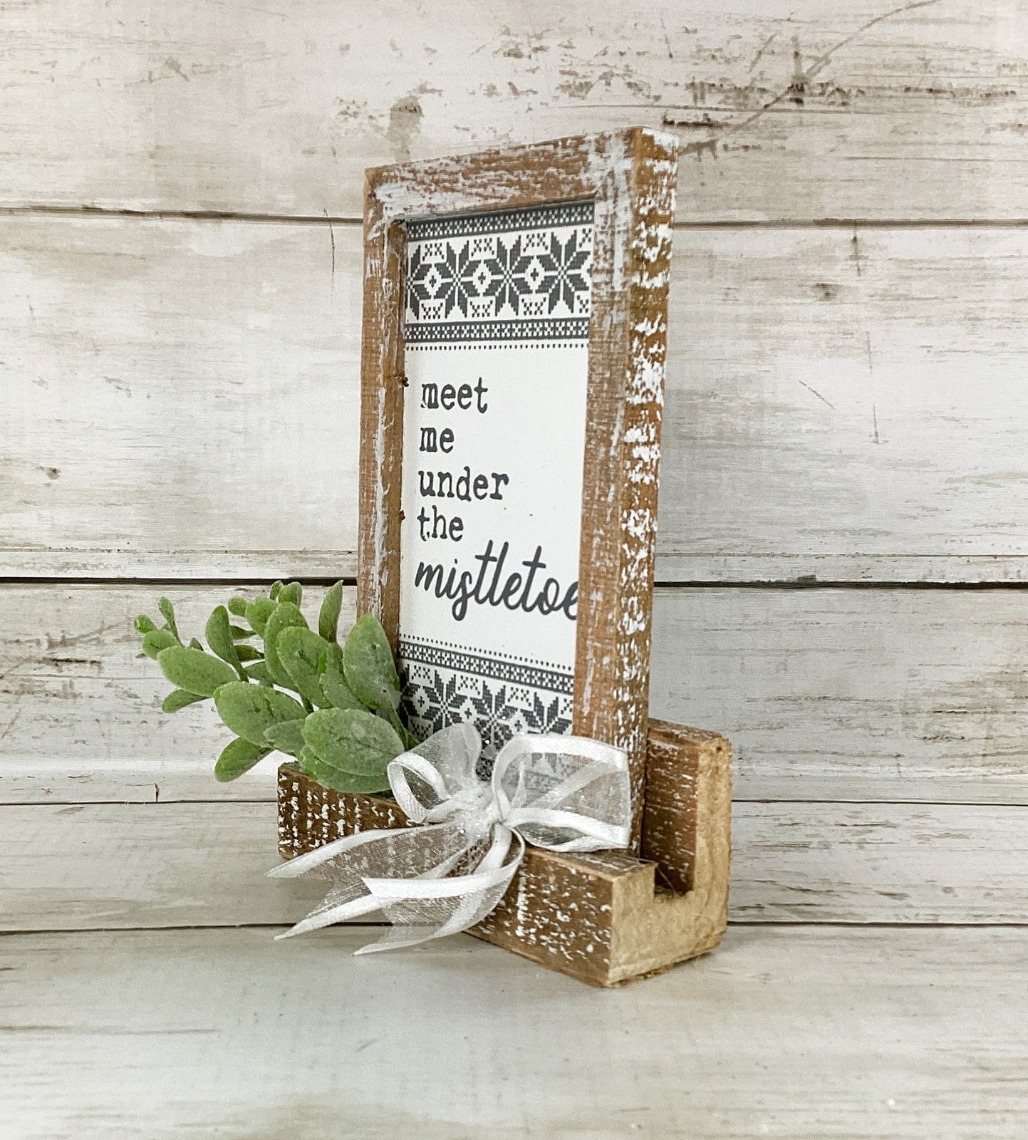 AGD Christmas Decor - Meet Me Under The Mistletoe Small Tier Tray Sign