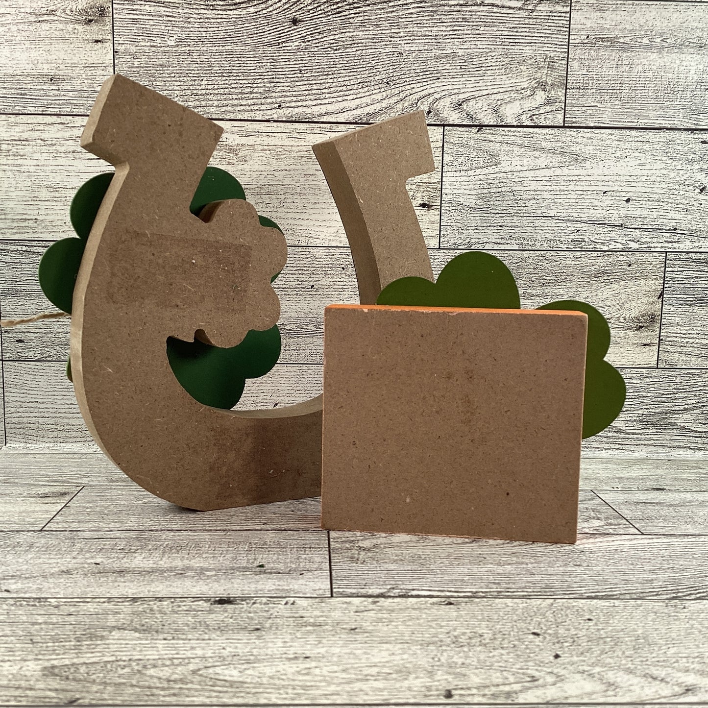 AGD St Patrick's Decor - Chunky Horseshoe March 17th Sign 2pc Set