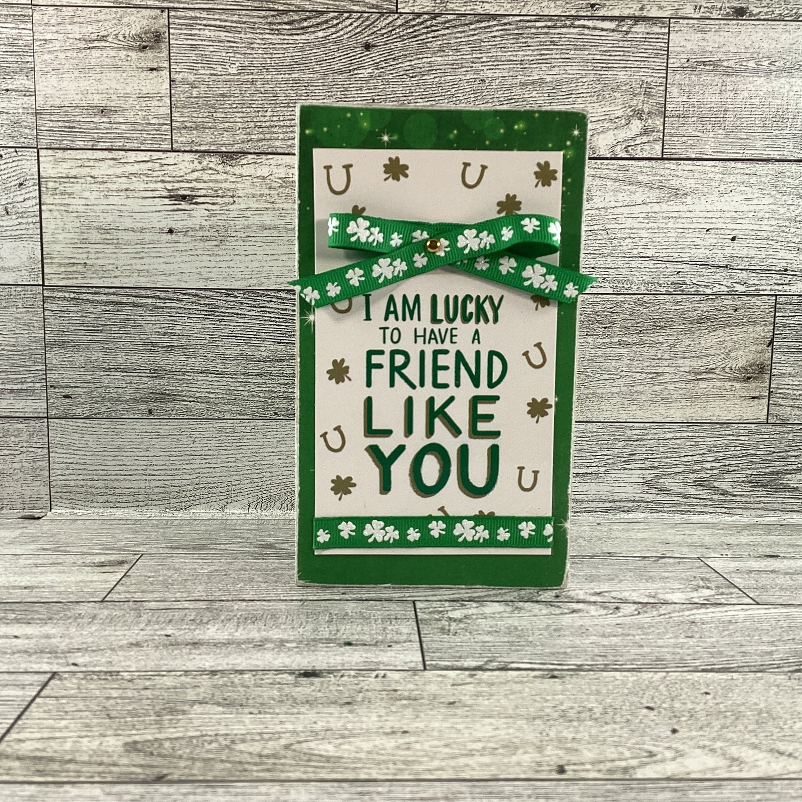 AGD St Patrick's Decor - Chunky Horseshoe Lucky Friend Sign 2pc Set