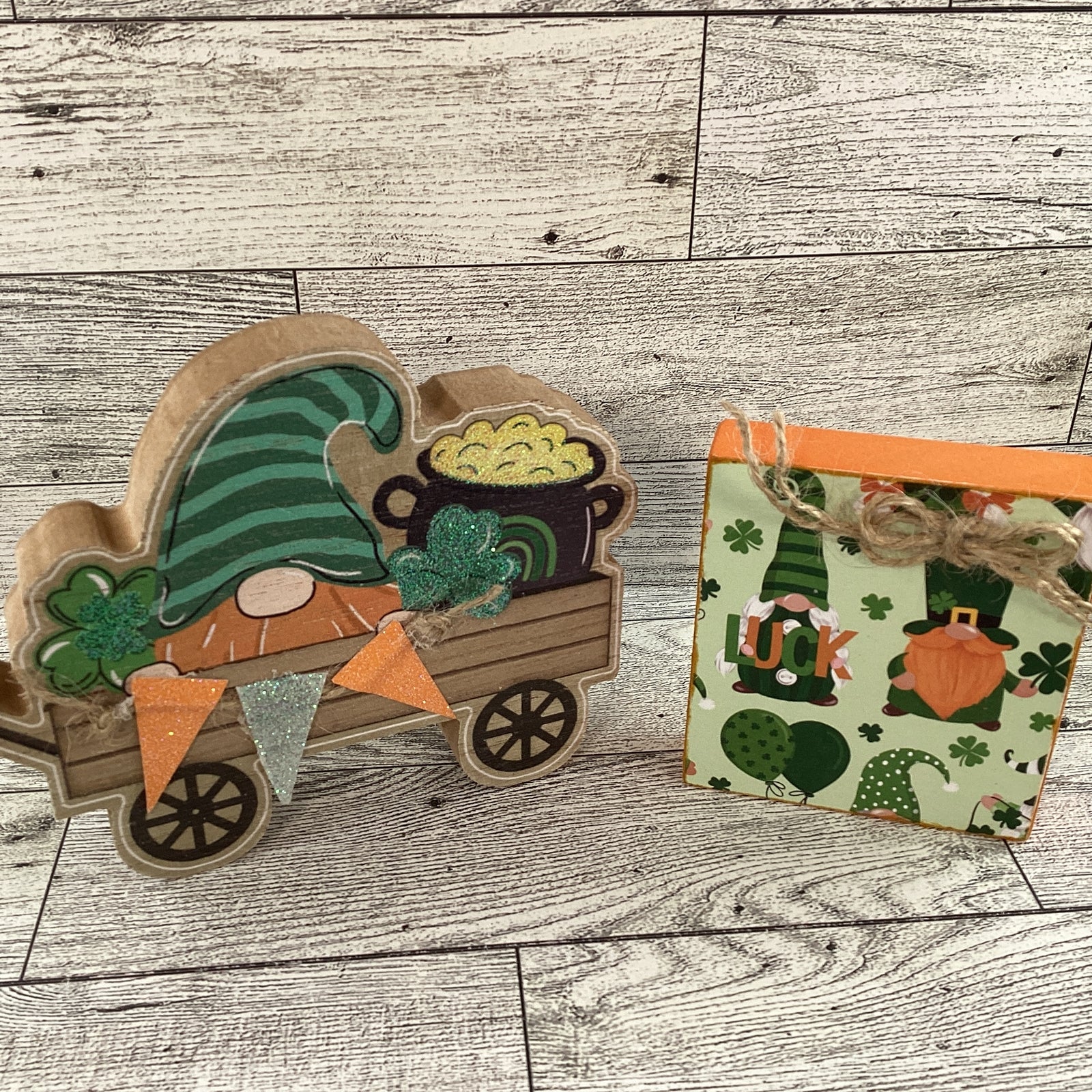 AGD  St Patrick's Decor - Lucky Irish Gnome Chunky Wagon Inset Sign 2pc Set