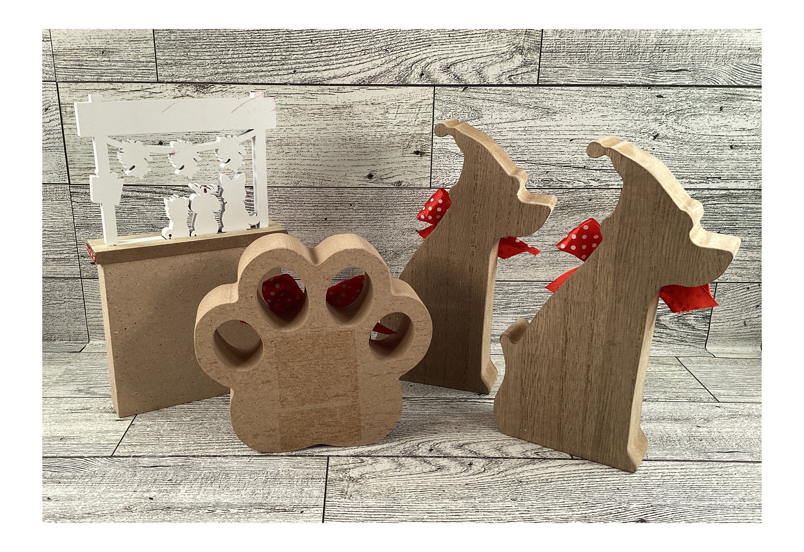 AGD  Christmas Decor - Dog Santa Paw Mistletoe Booth Tier Tray 4pc Set