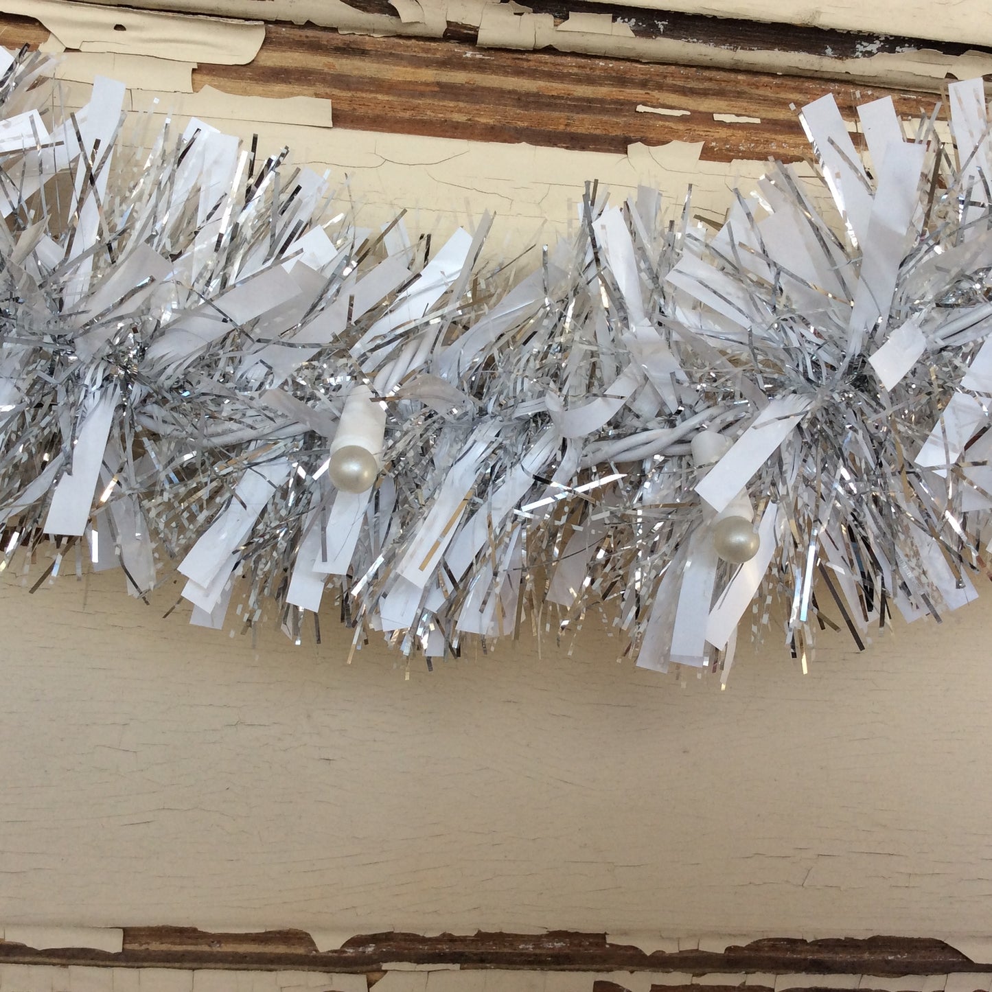 AGD Christmas Decor - White Globe Elegant White Silver Lighted Tinsel Garland