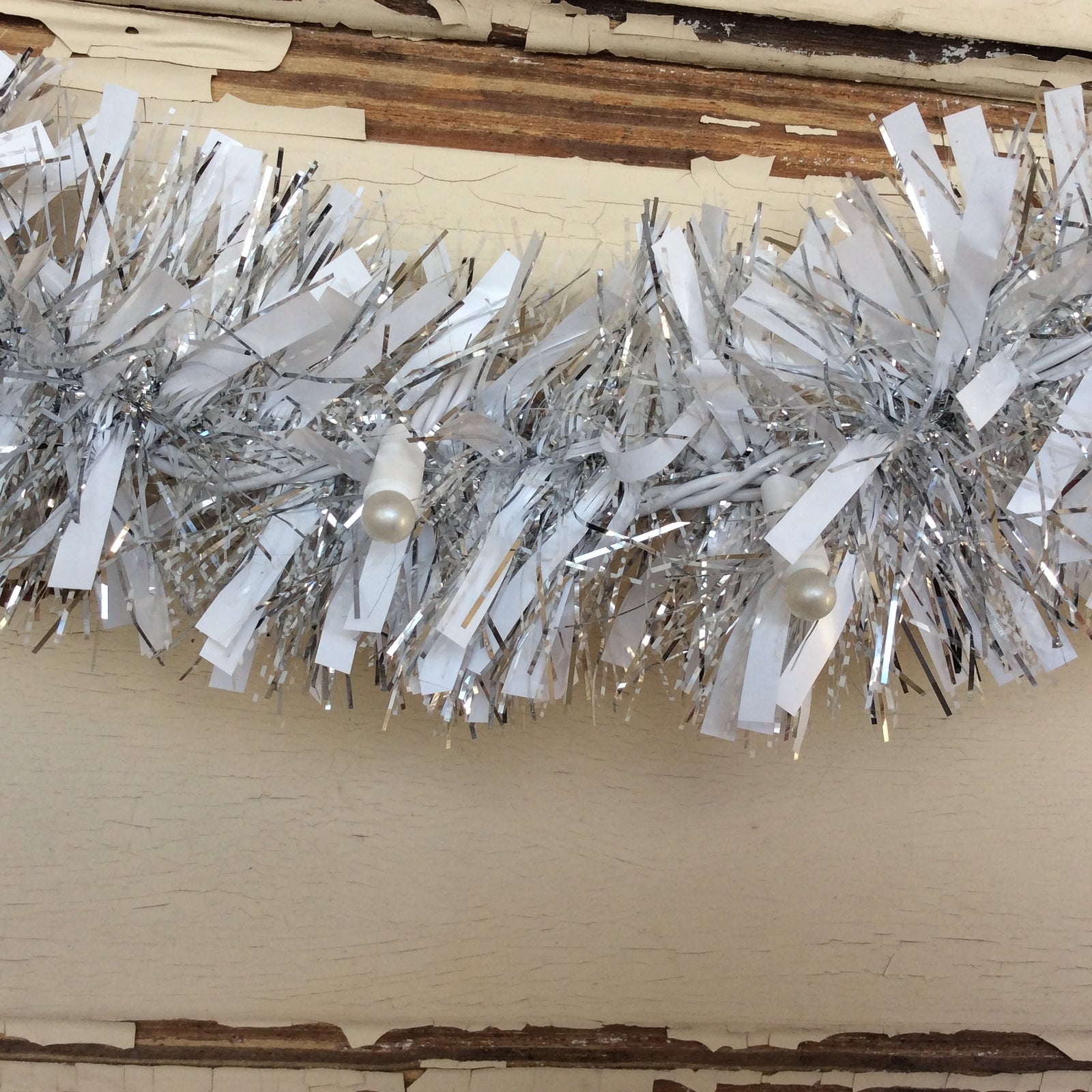 AGD Christmas Decor - White Globe Elegant White Silver Lighted Tinsel Garland