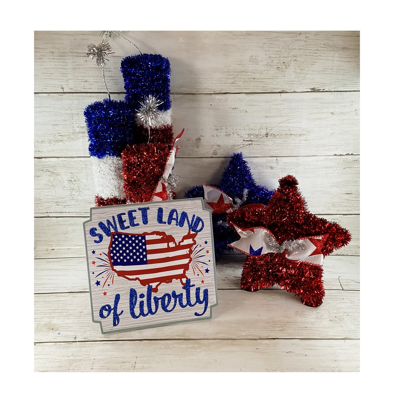 AGD Patriotic Decor - July 4th Liberty Tinsel Firecracker Party Display