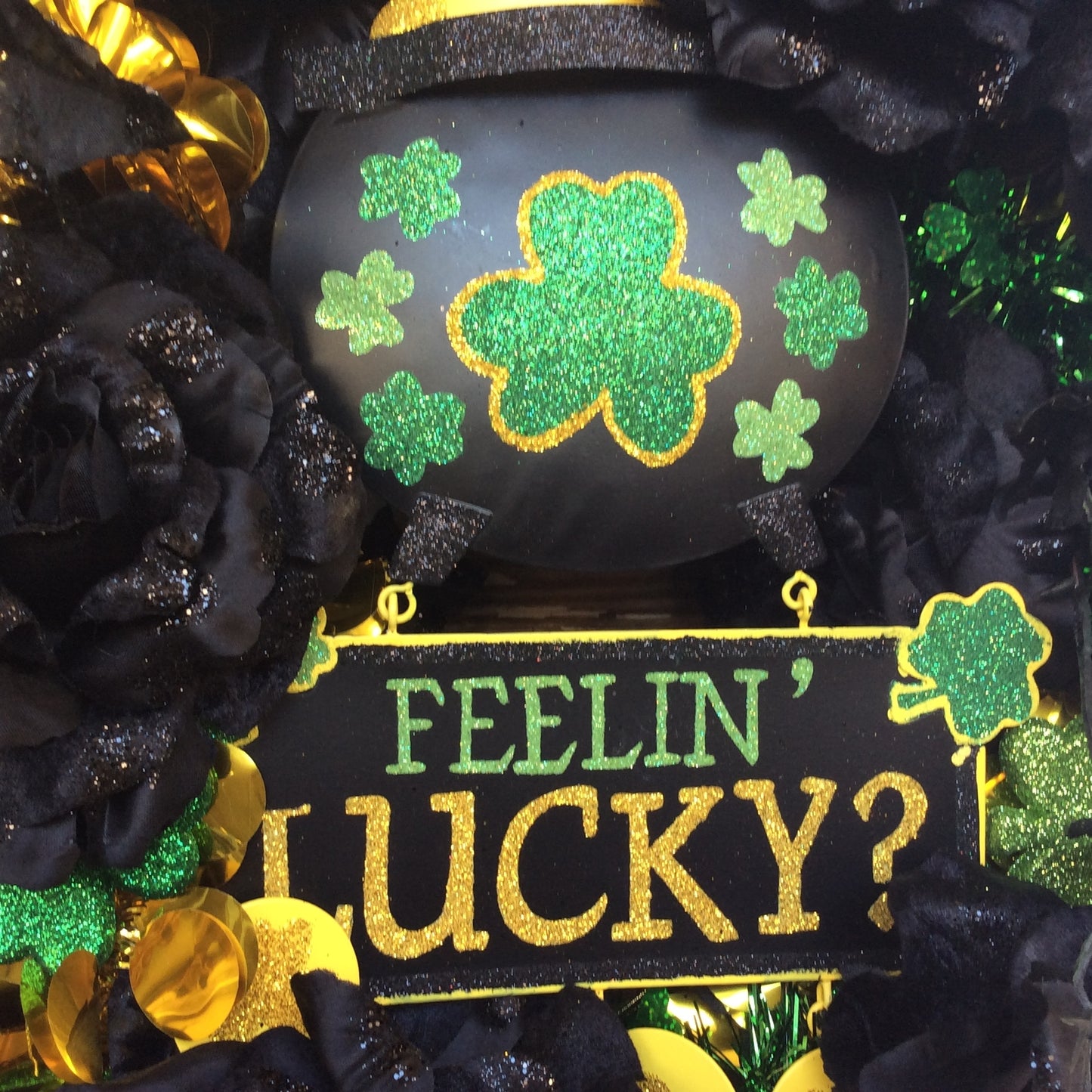 AGD St Patricks Decor - Black Rose Feeling Lucky Pot of Gold Wreath