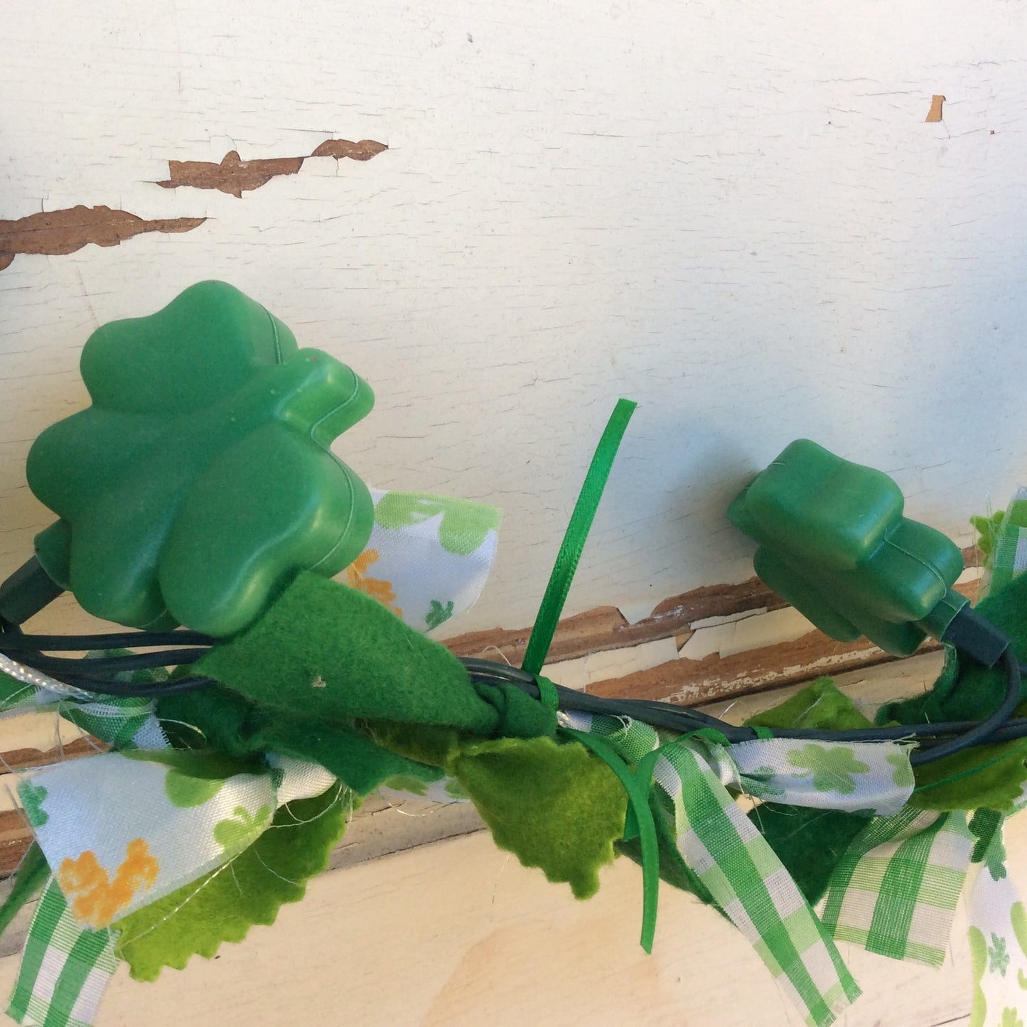 AGD Saint Patricks Decor - Lighted Fabric Shamrock Garland 4ft