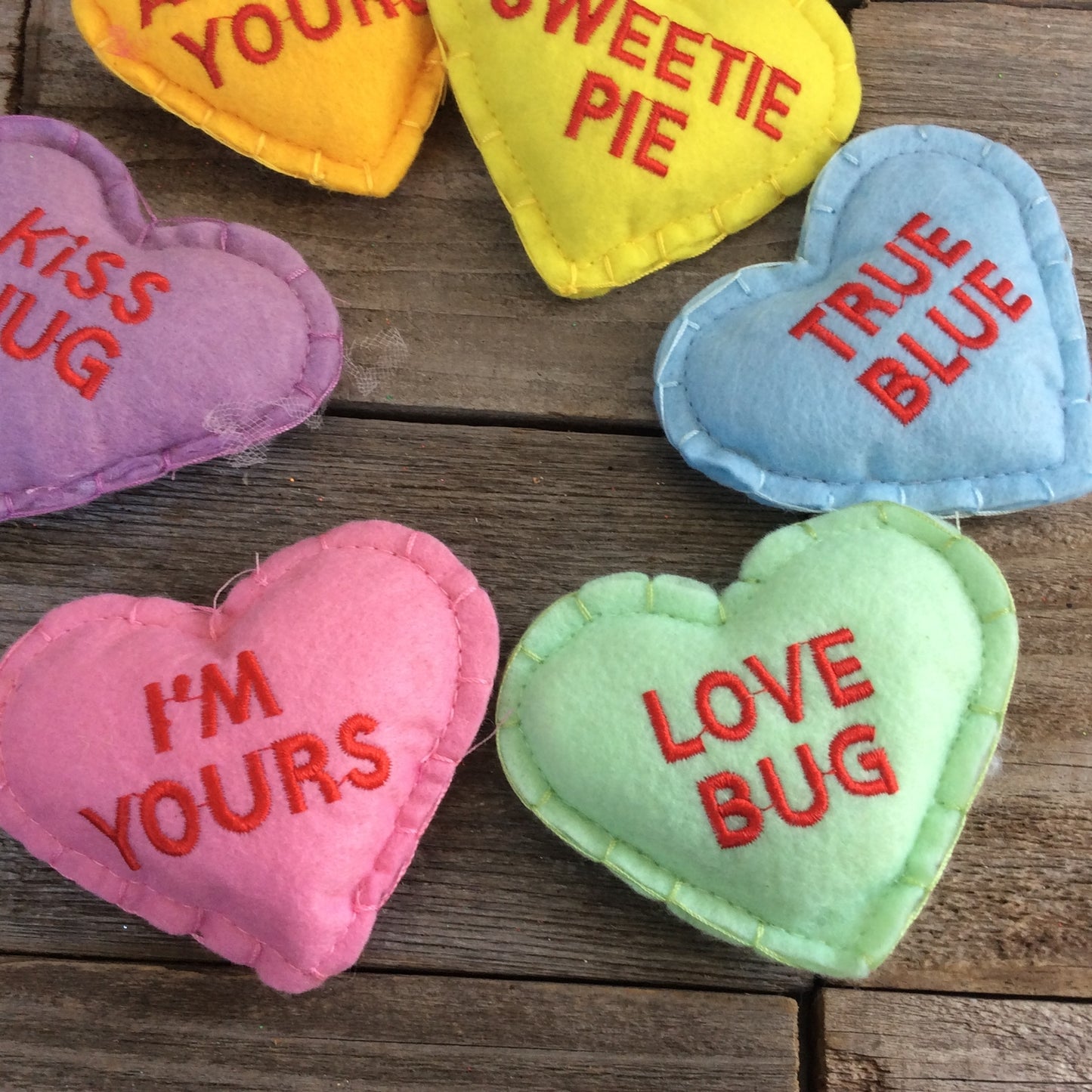 AGD Valentines Decor - Small Scatter Felt Hearts 6pc Set