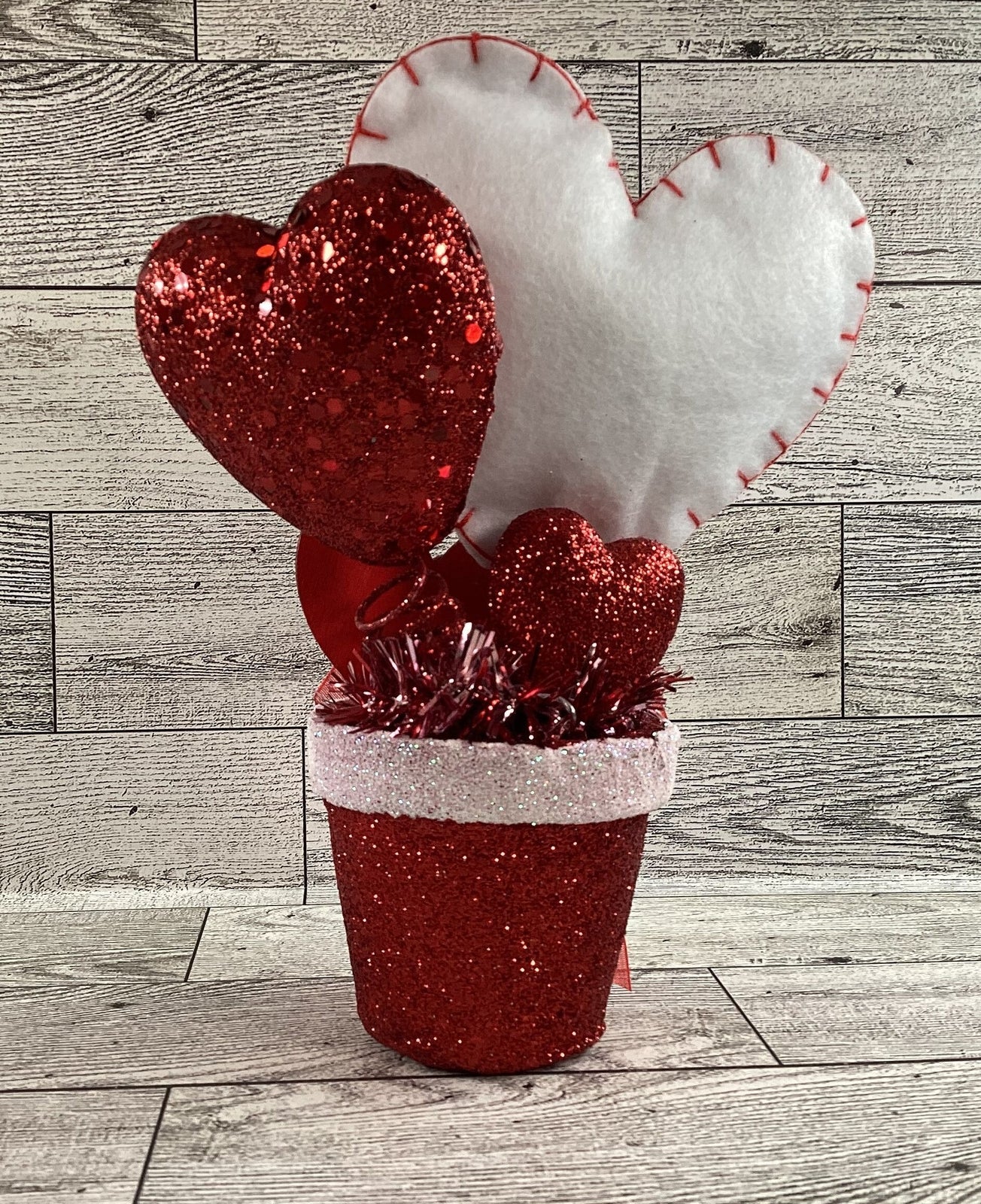 AGD Valentines Decor -  Small Potted Hug Me Tabletop Display