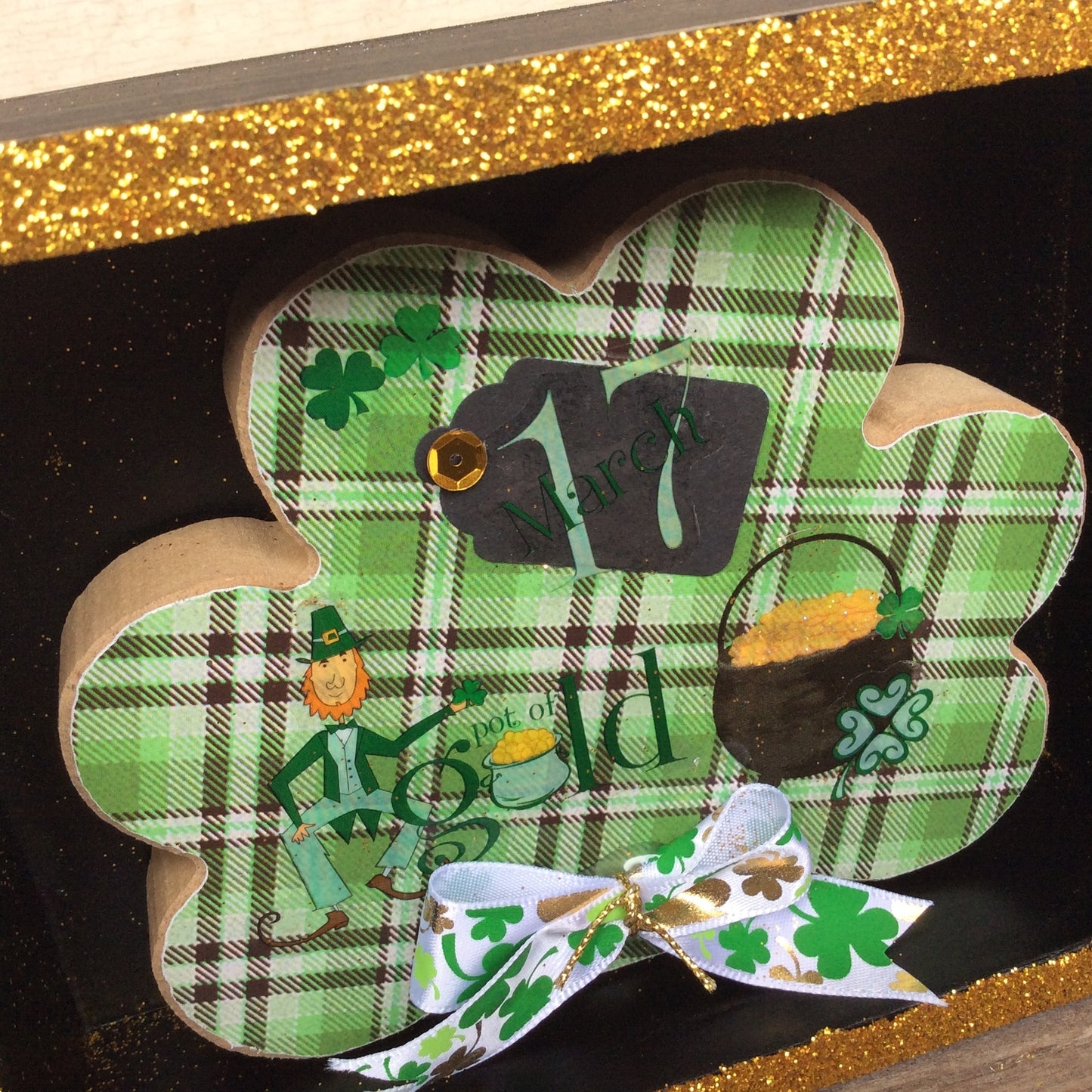 AGD St Patrick's Decor - Puppy Dog Chunky Shamrock Box Sign