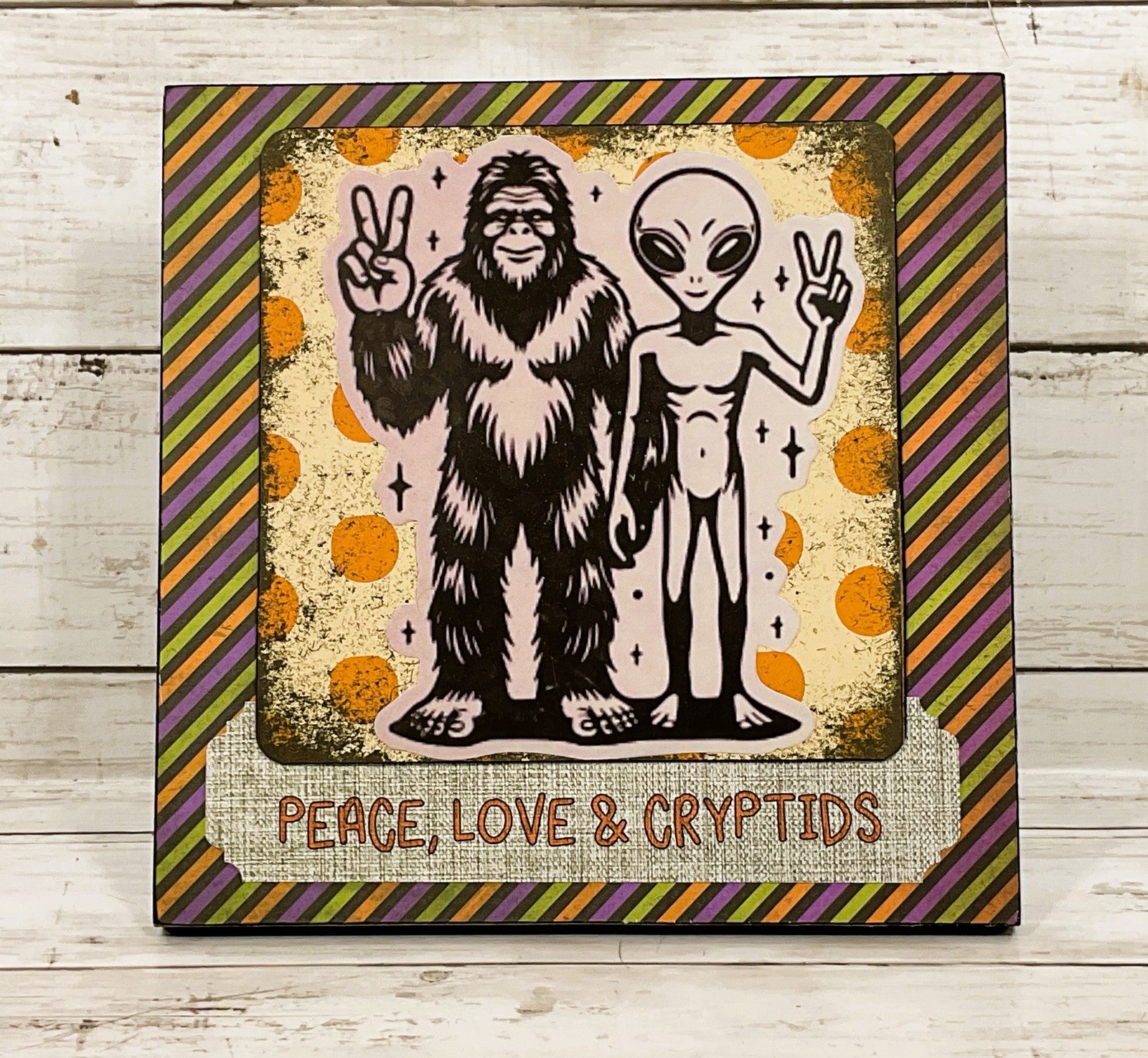 AGD  Bigfoot Decor - Peace Love Cryptids Alien Easel-back Sign