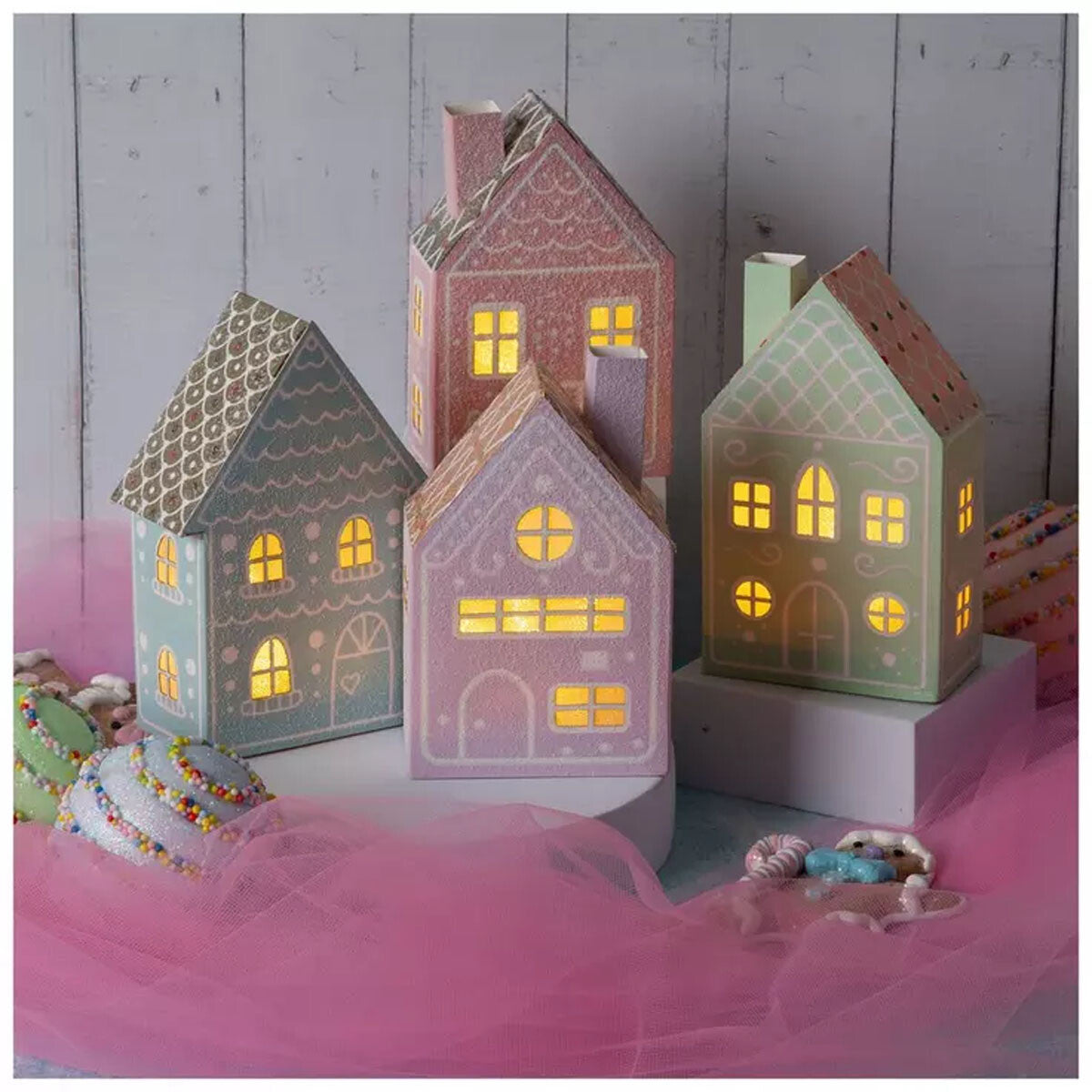 HL Christmas Decor - Paper Mache Light-Up Gingerbread House