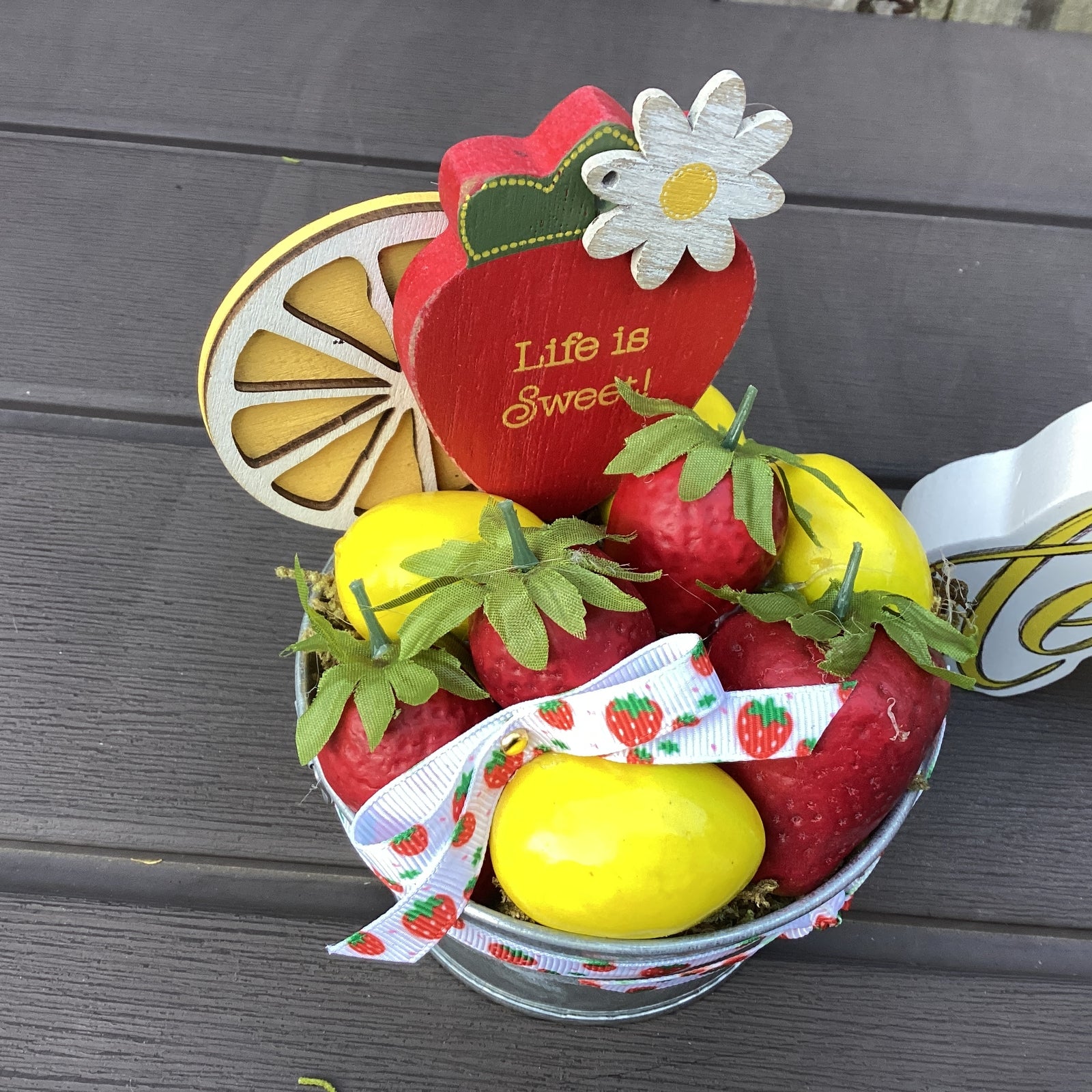 AGD Summer Decor - Strawberry Lemon Lemonade Galvanized Tub Display