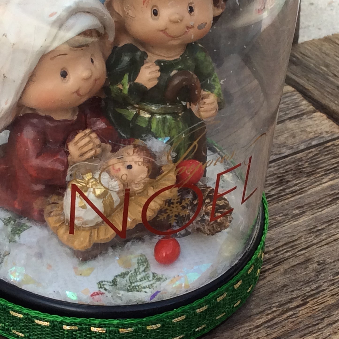 AGD Christmas Decor - Dome Nativity Family Joyous Noel