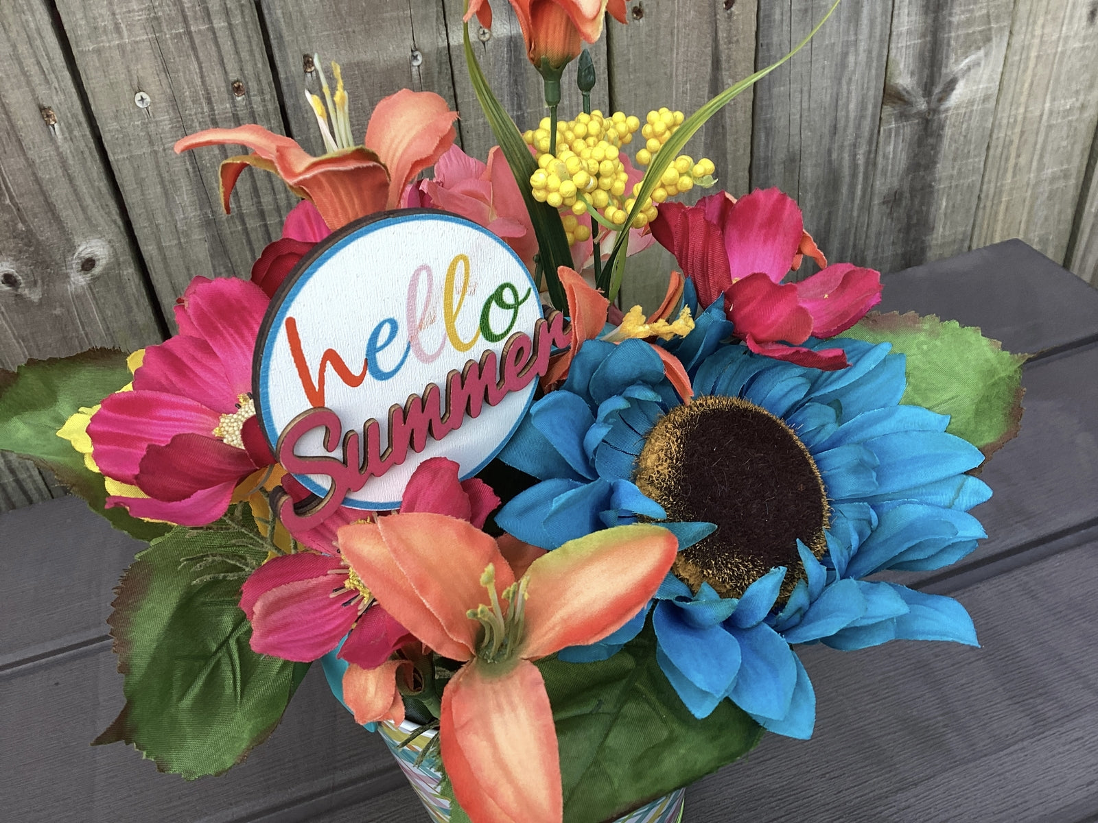 AGD Summer Decor - Hello Summer Plaid Tin Floral Display