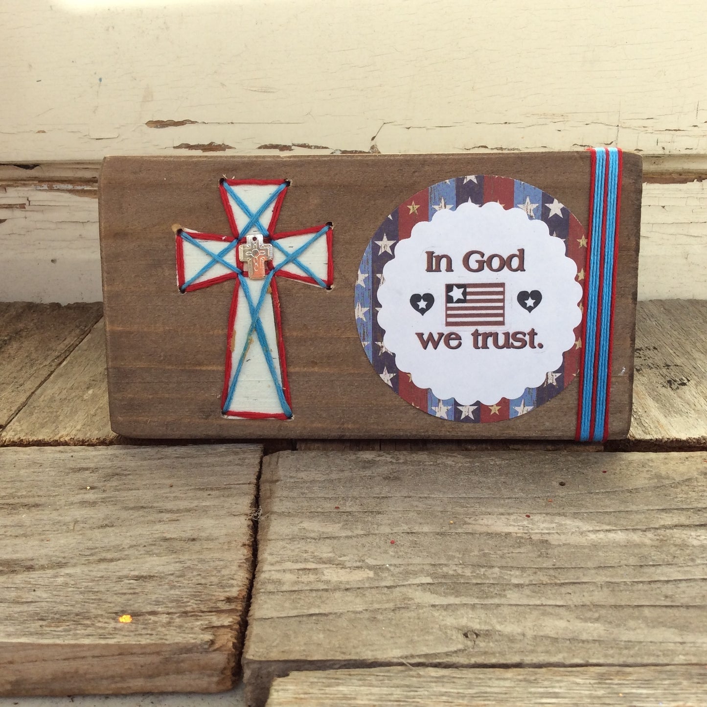 AGD Patriotic Decor - In God We Trust Prim Display