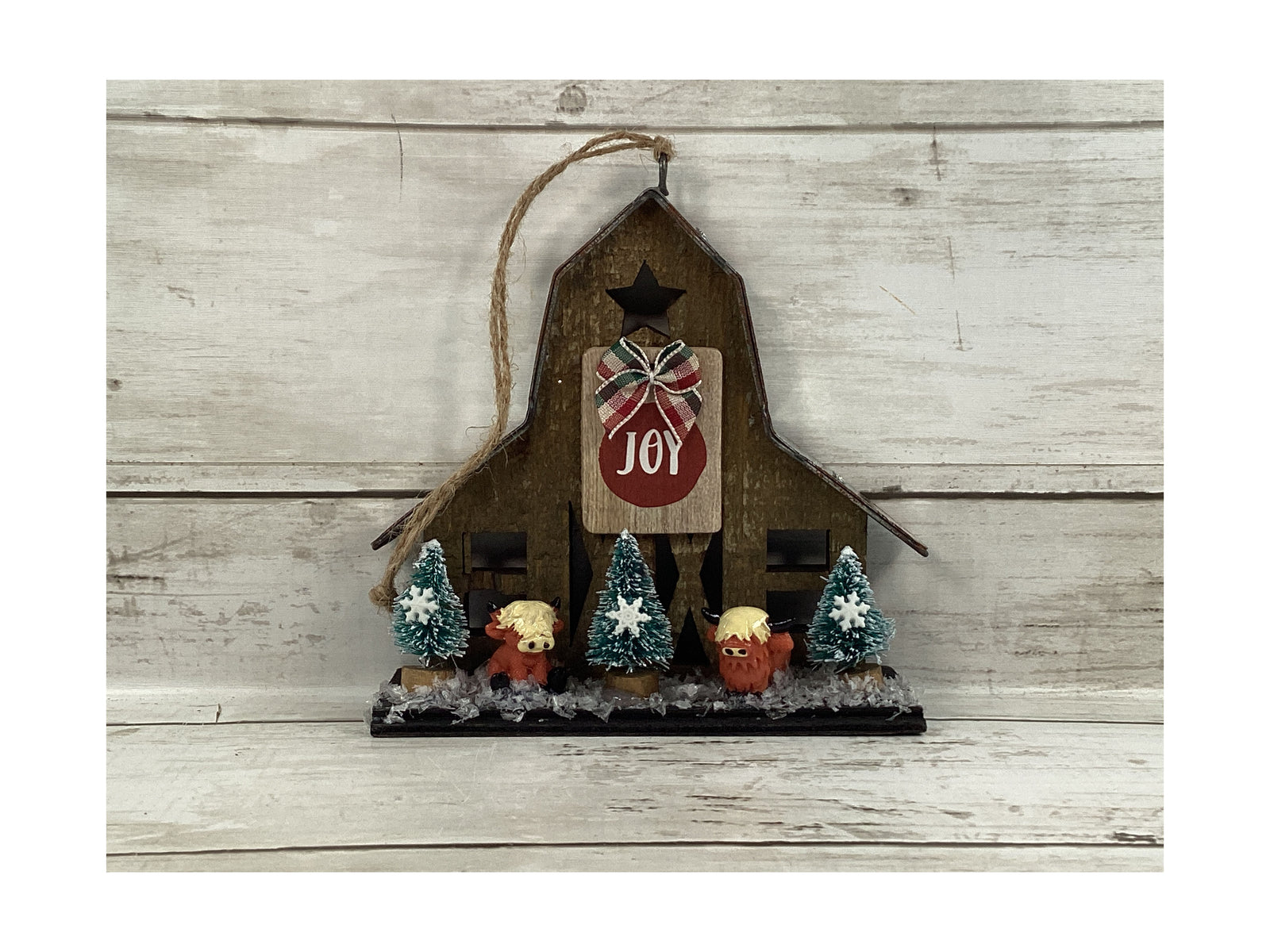 AGD Christmas Decor - Highland Scottish Cow Farmhouse Wood Barn