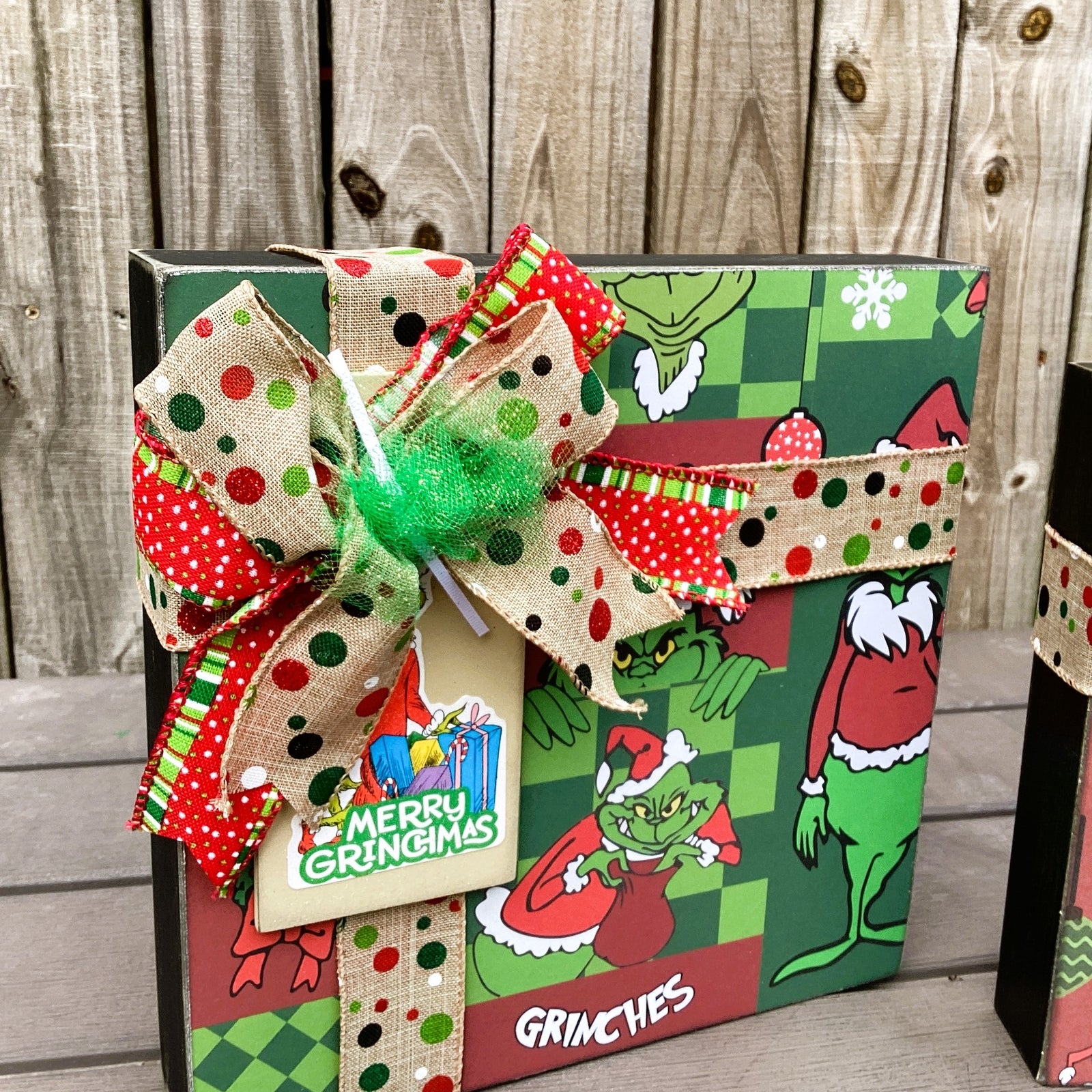 AGD Christmas Decor - Whimsy Red Green Faux Gift Present Box Signs 2pc